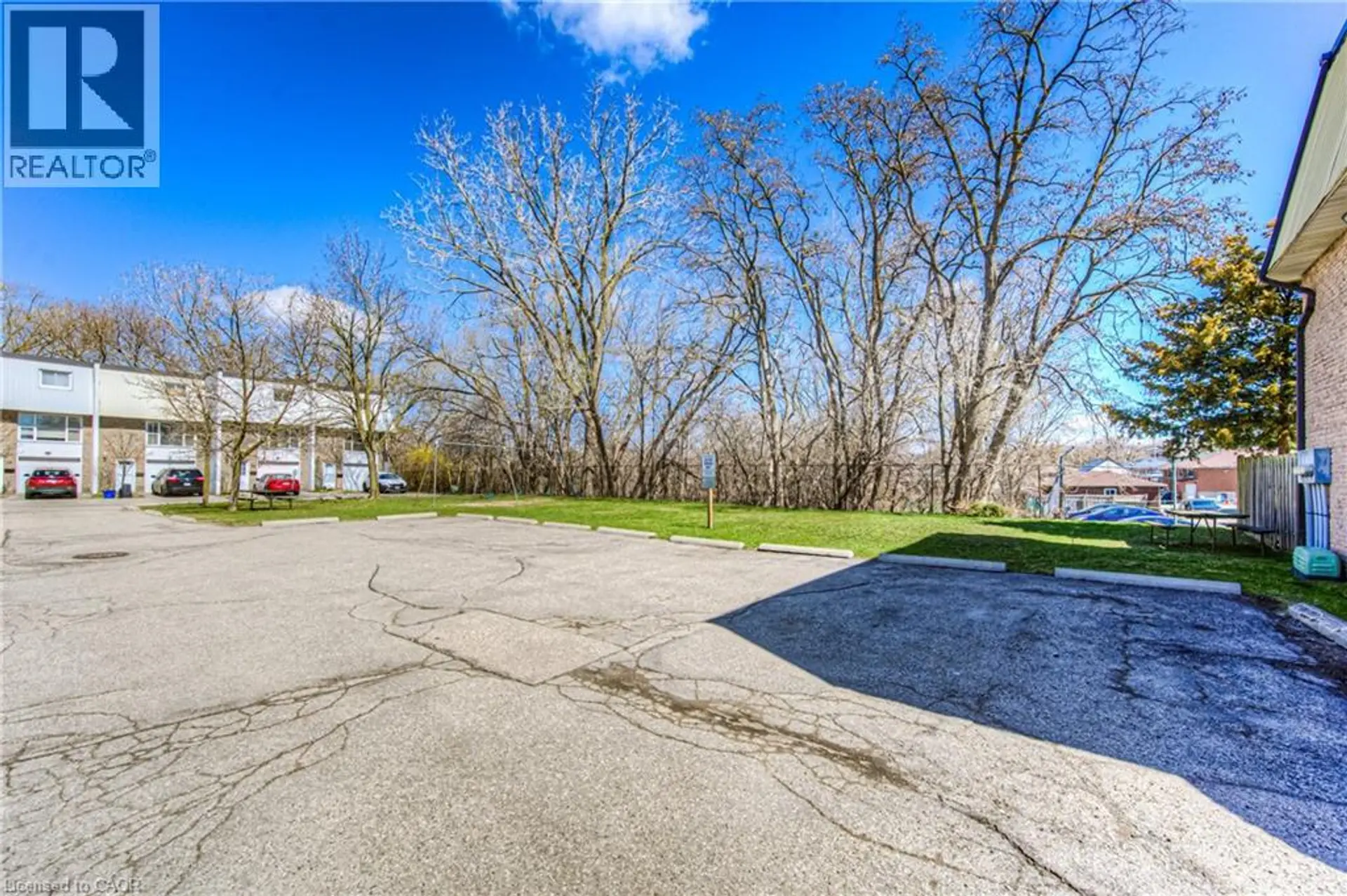 #6 70 MORGAN AVENUE - Image 5