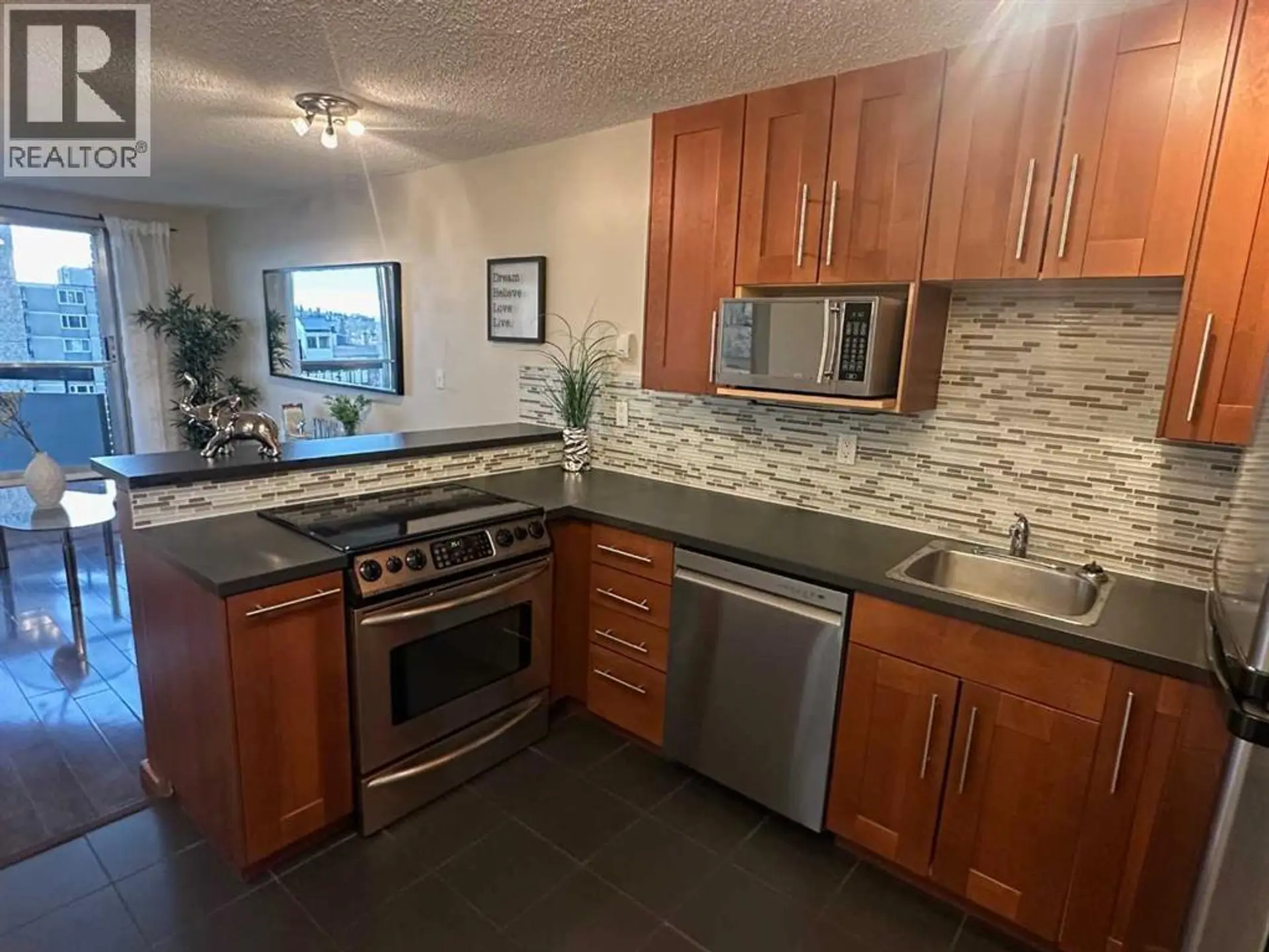 #511 340 14 AVENUE SW - Image 1