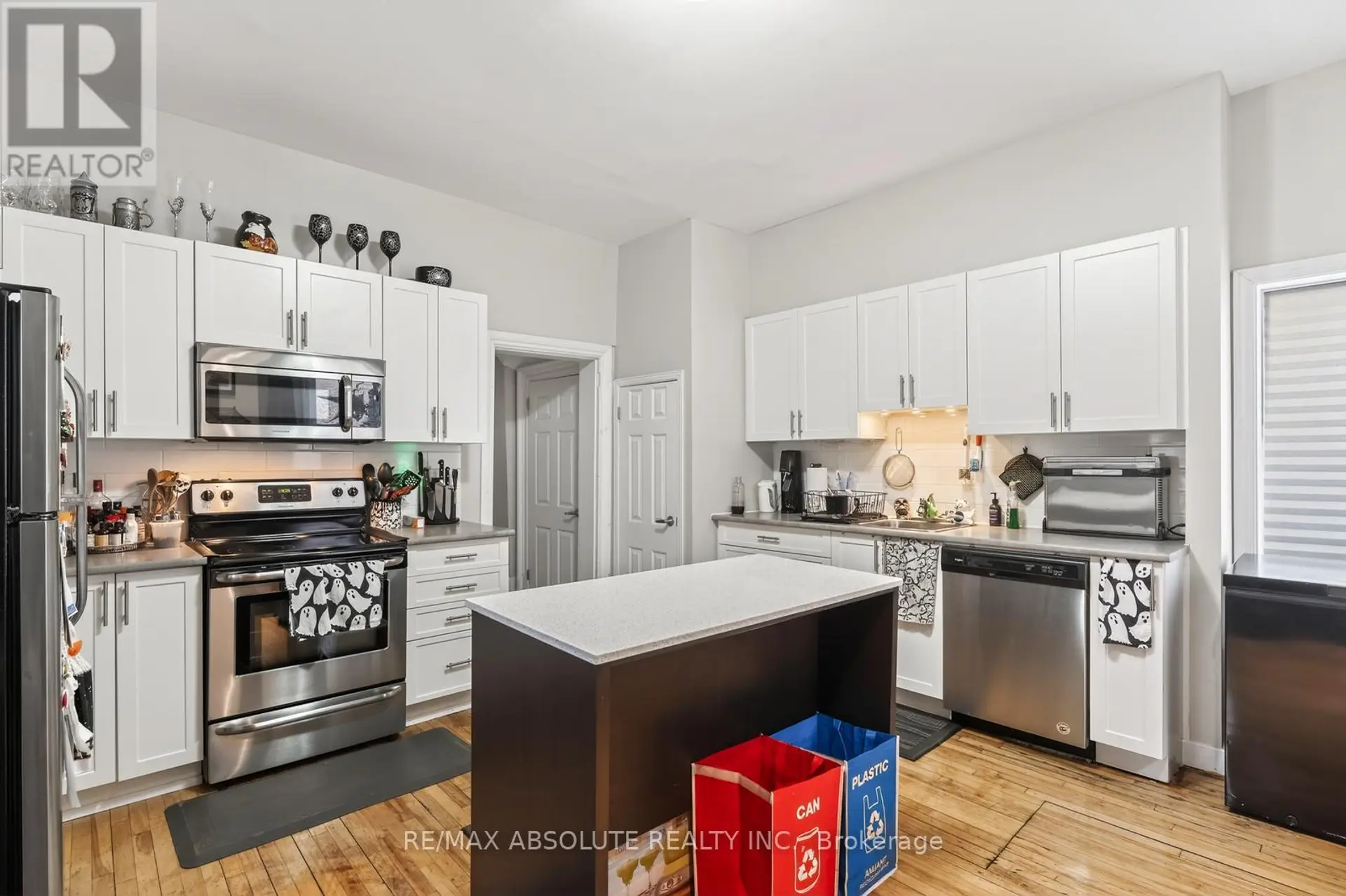 231 BELL STREET N - Image 7