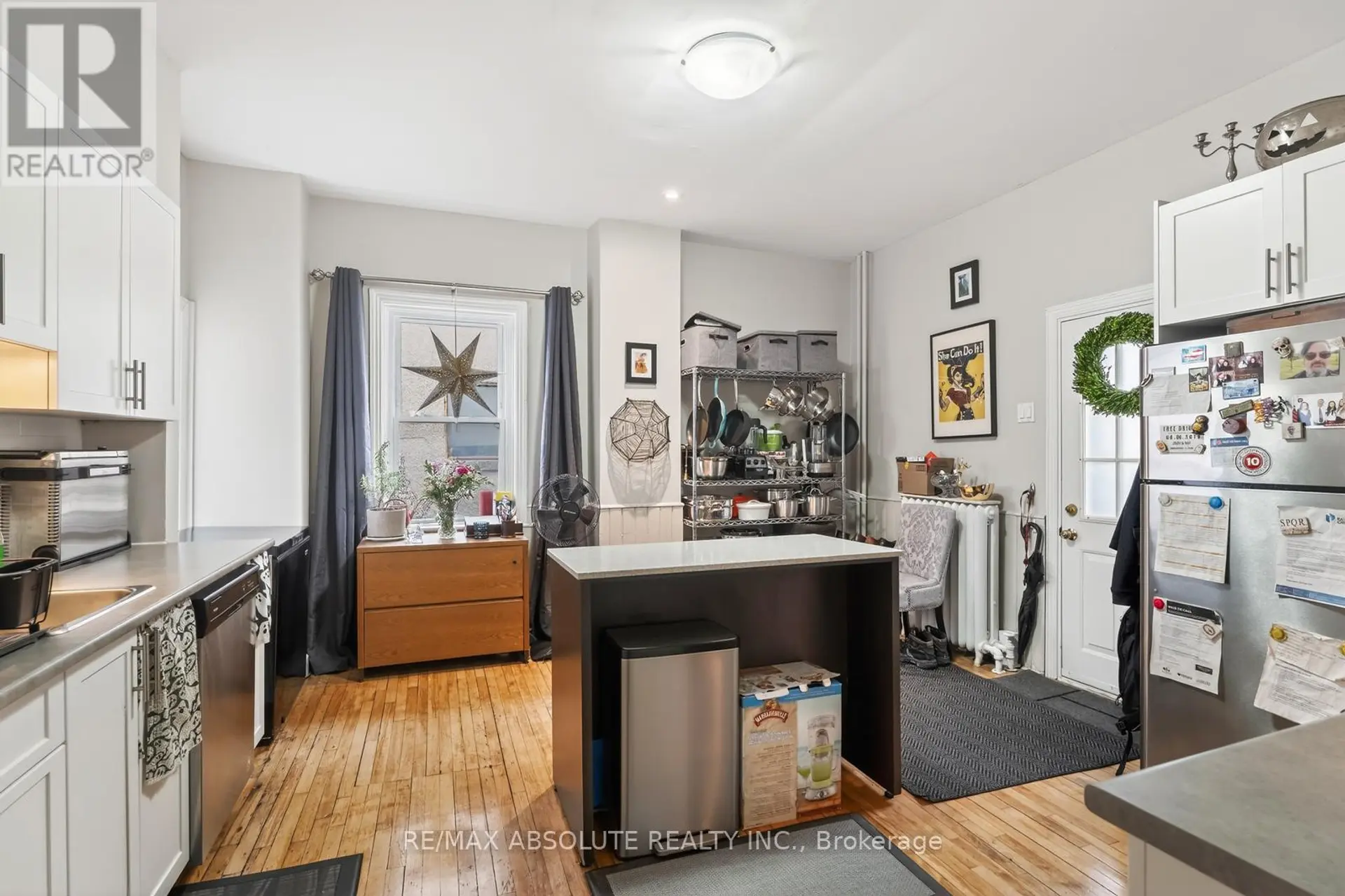 231 BELL STREET N - Image 8