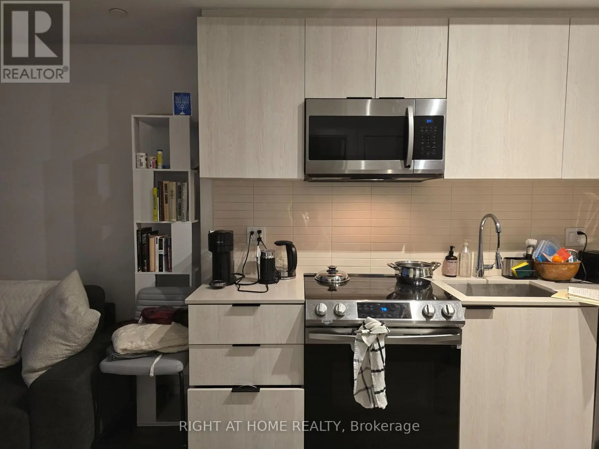 #914 50 POWER STREET - Image 7