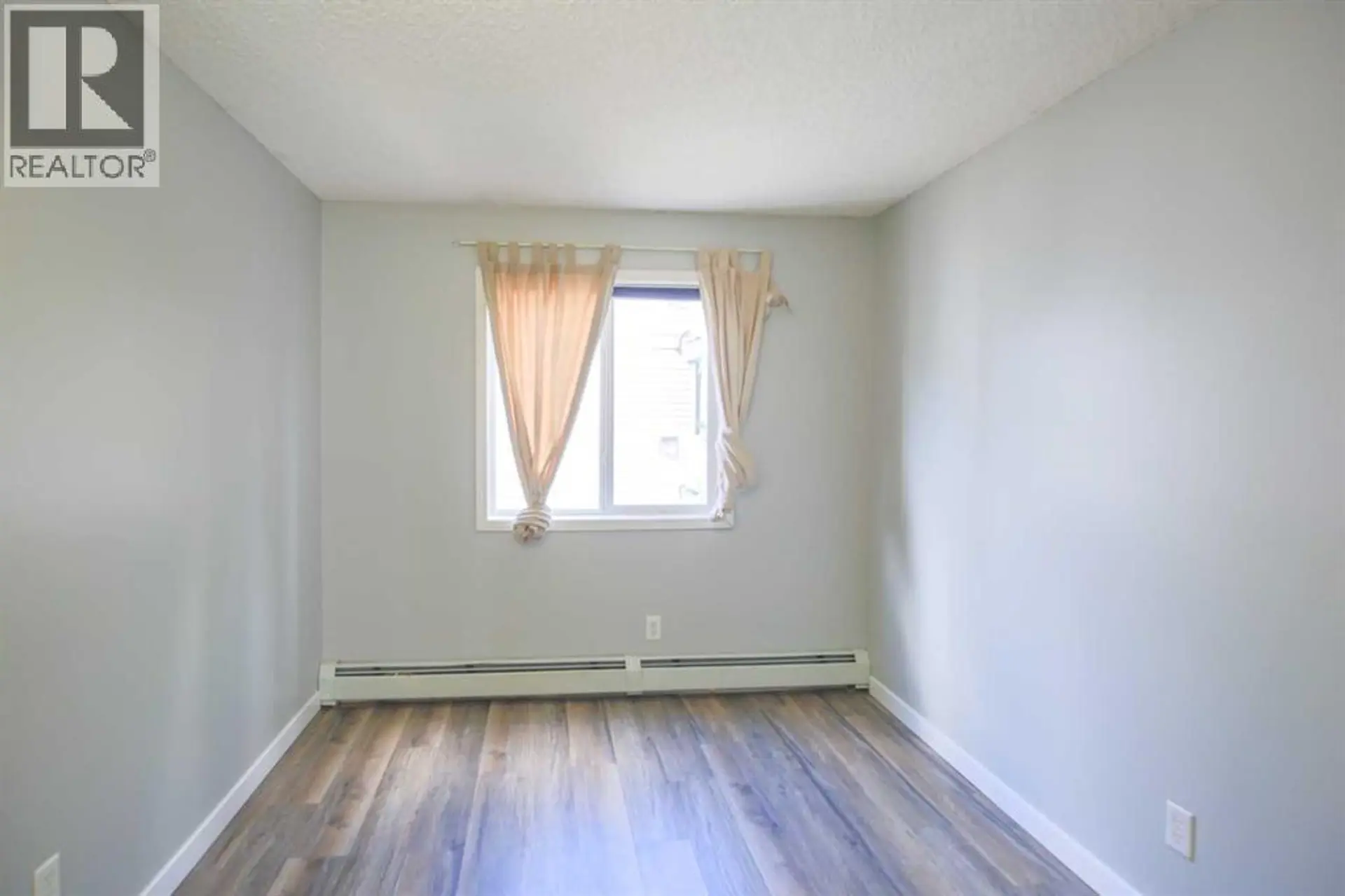 #202 5202 VALLEYVIEW PARK SE - Image 11