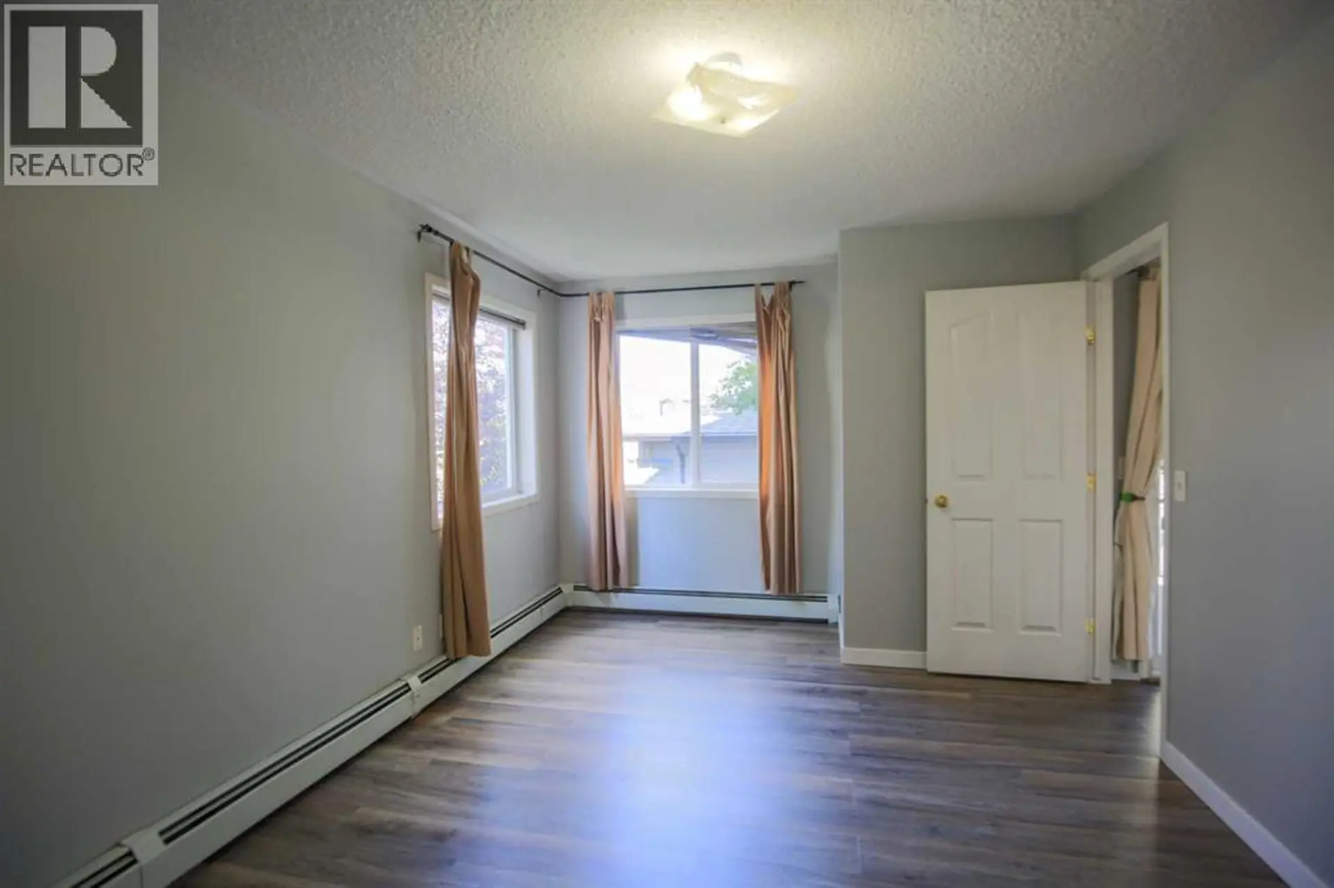 #202 5202 VALLEYVIEW PARK SE - Image 8