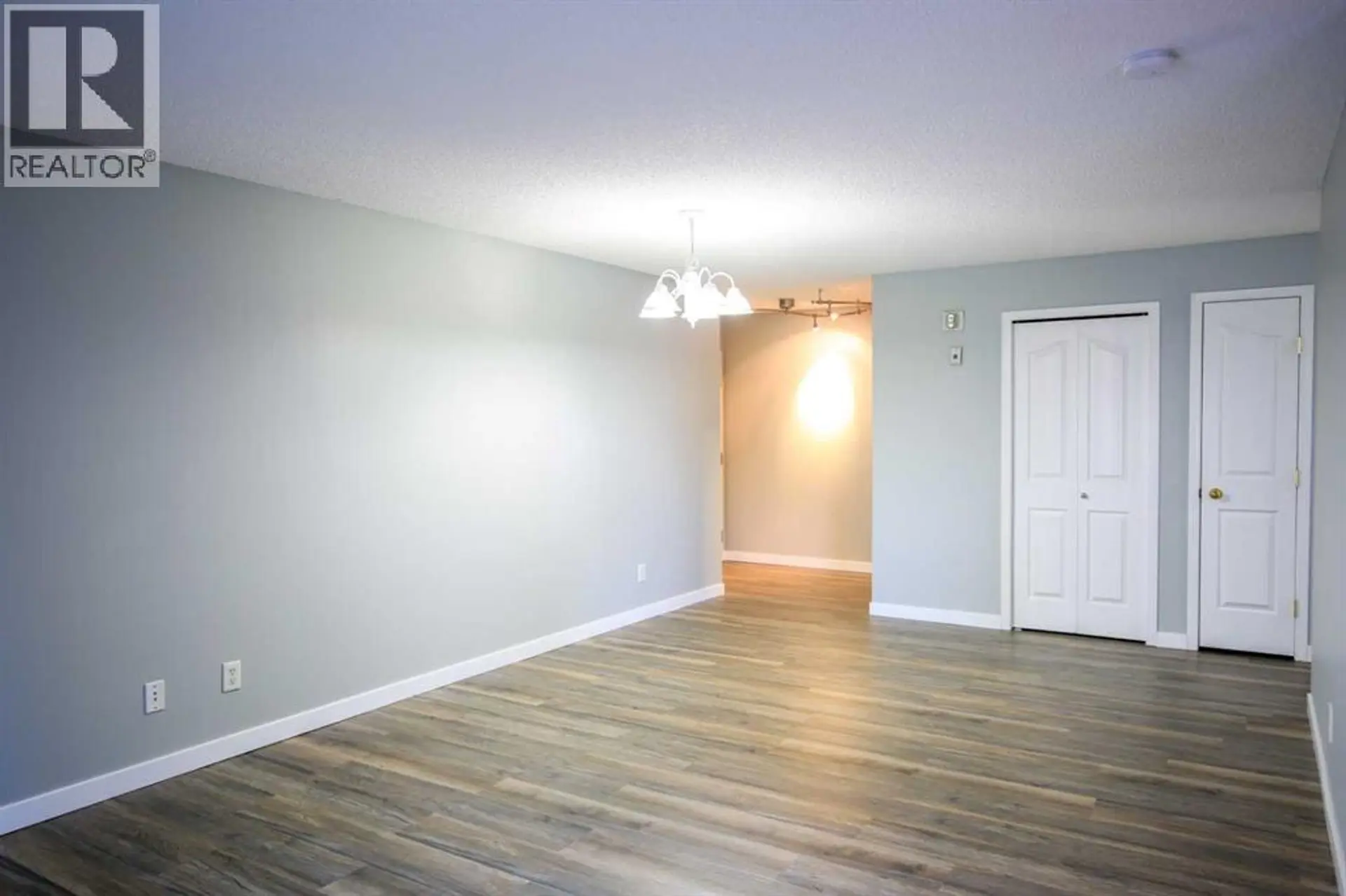 #202 5202 VALLEYVIEW PARK SE - Image 3