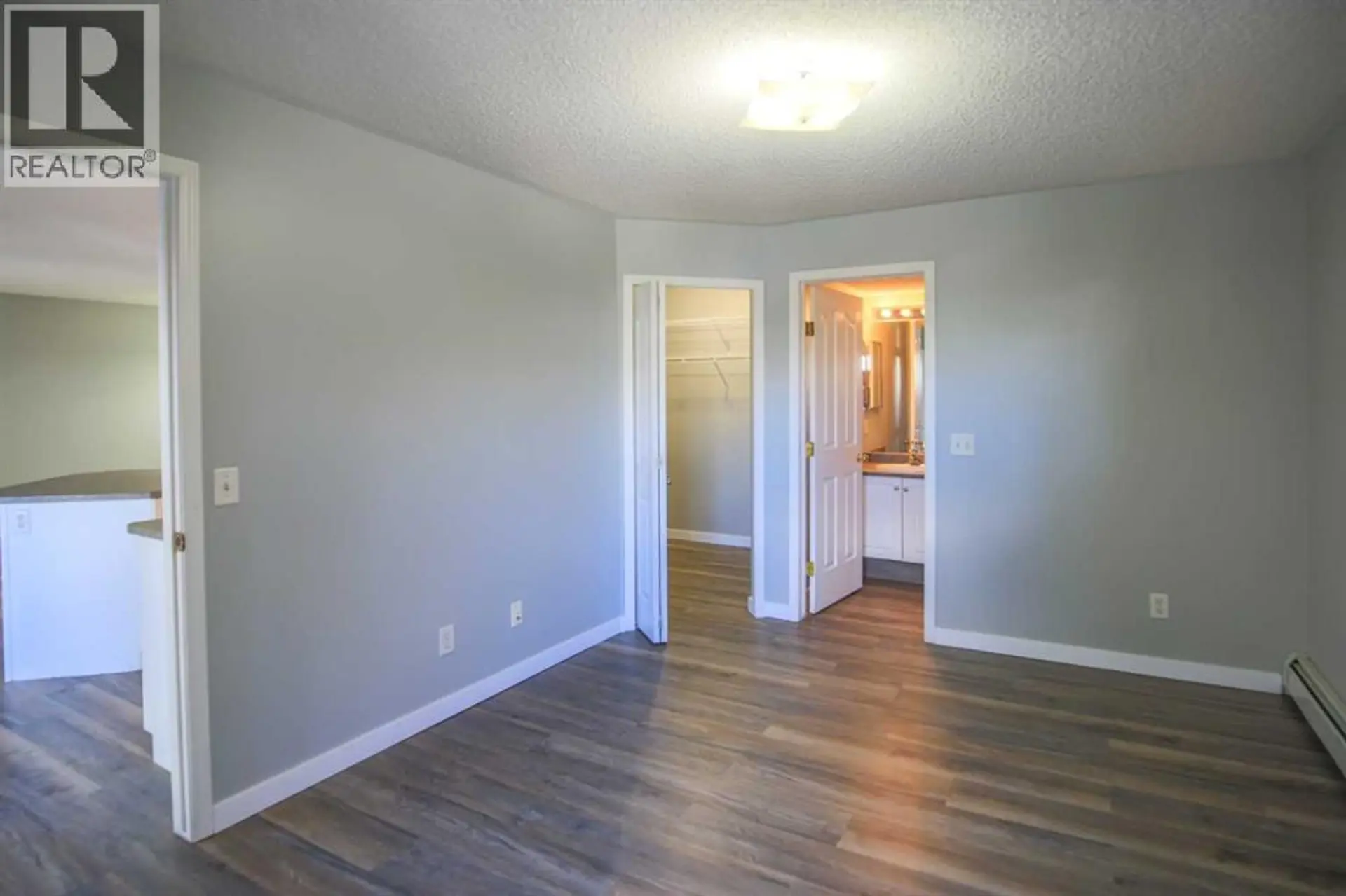 #202 5202 VALLEYVIEW PARK SE - Image 7
