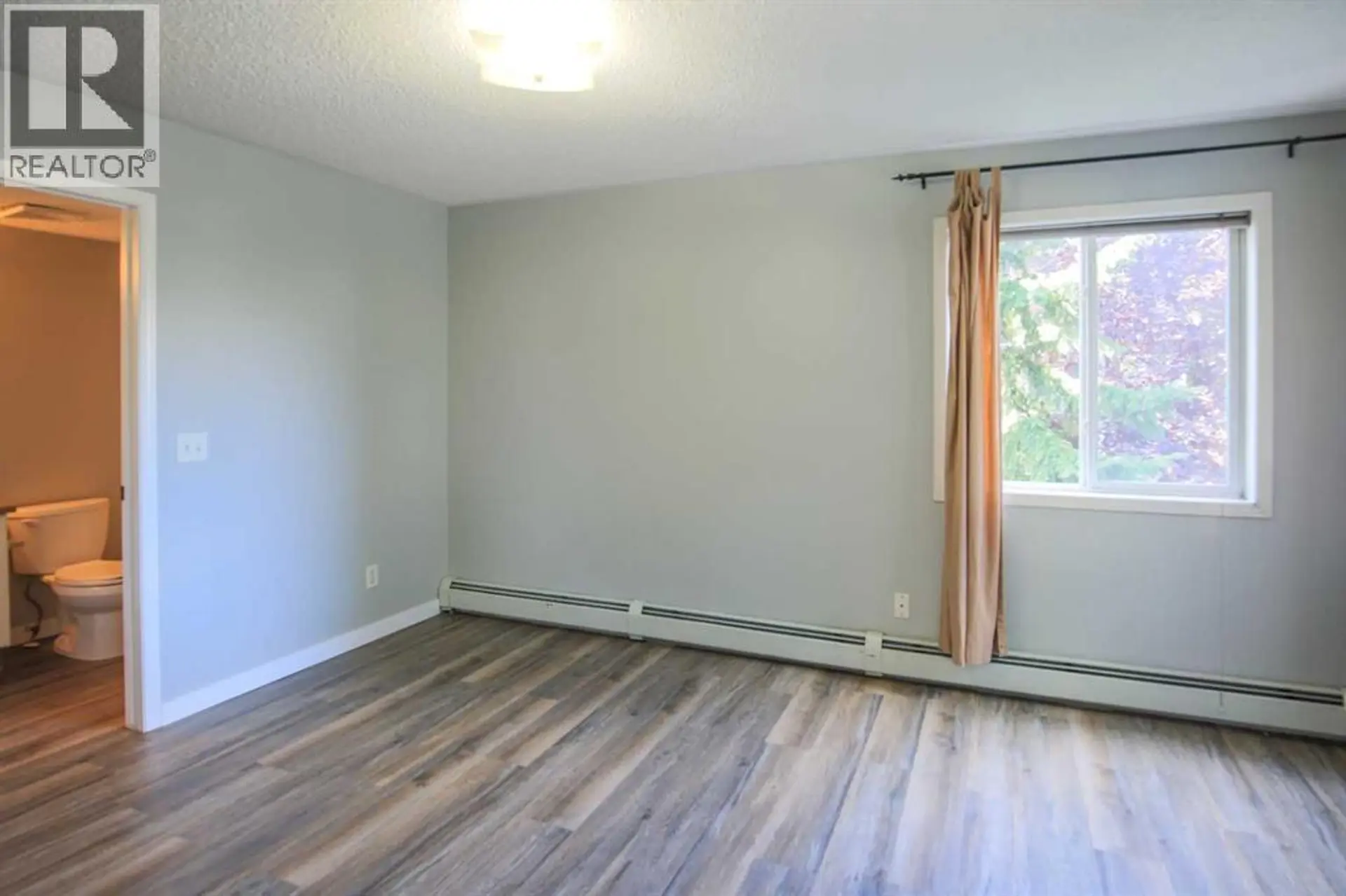 #202 5202 VALLEYVIEW PARK SE - Image 6