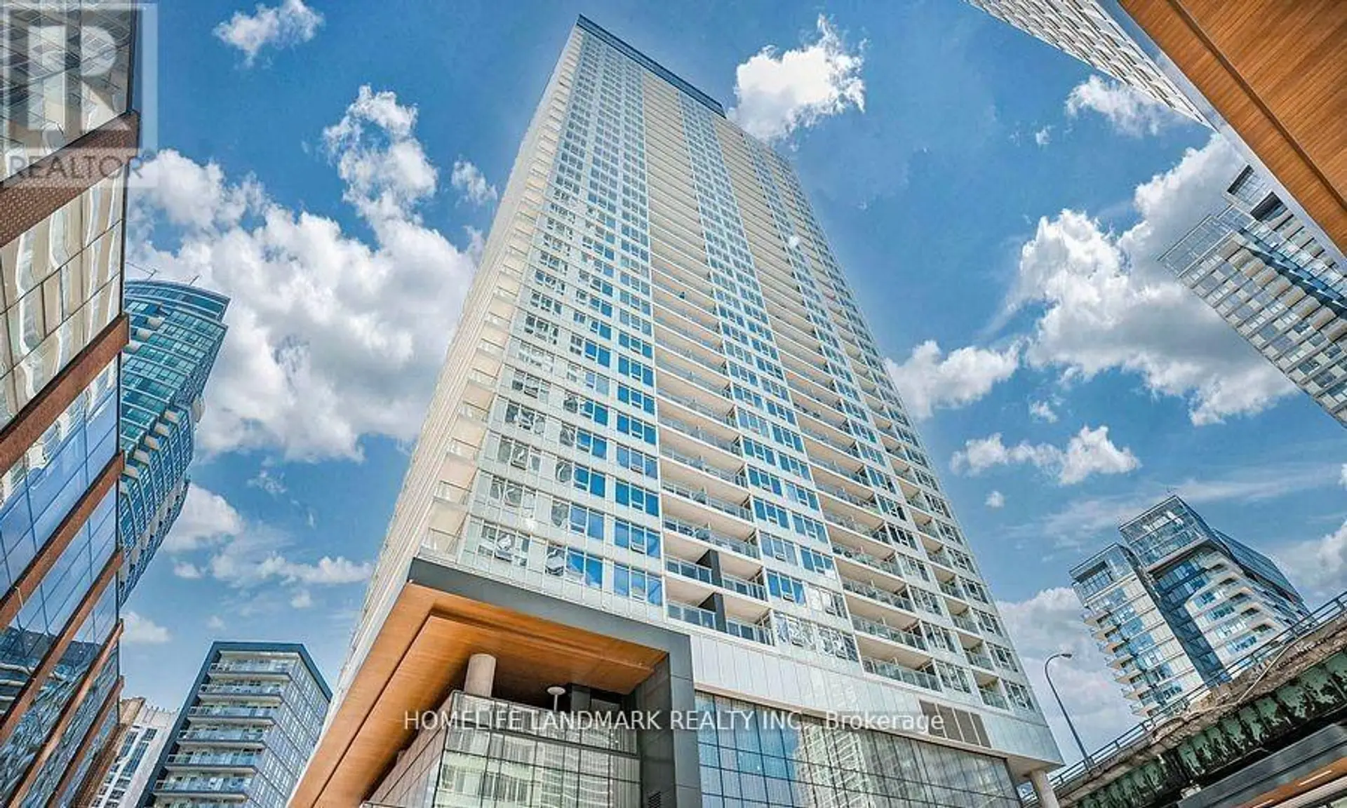 #605 19 BATHURST STREET - Image 1