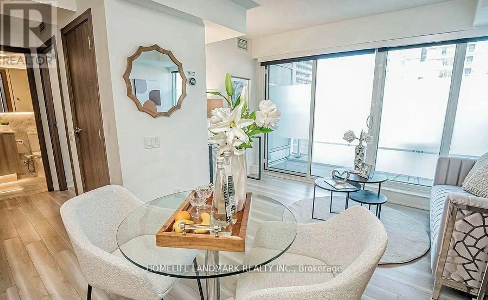 #605 19 BATHURST STREET - Image 2