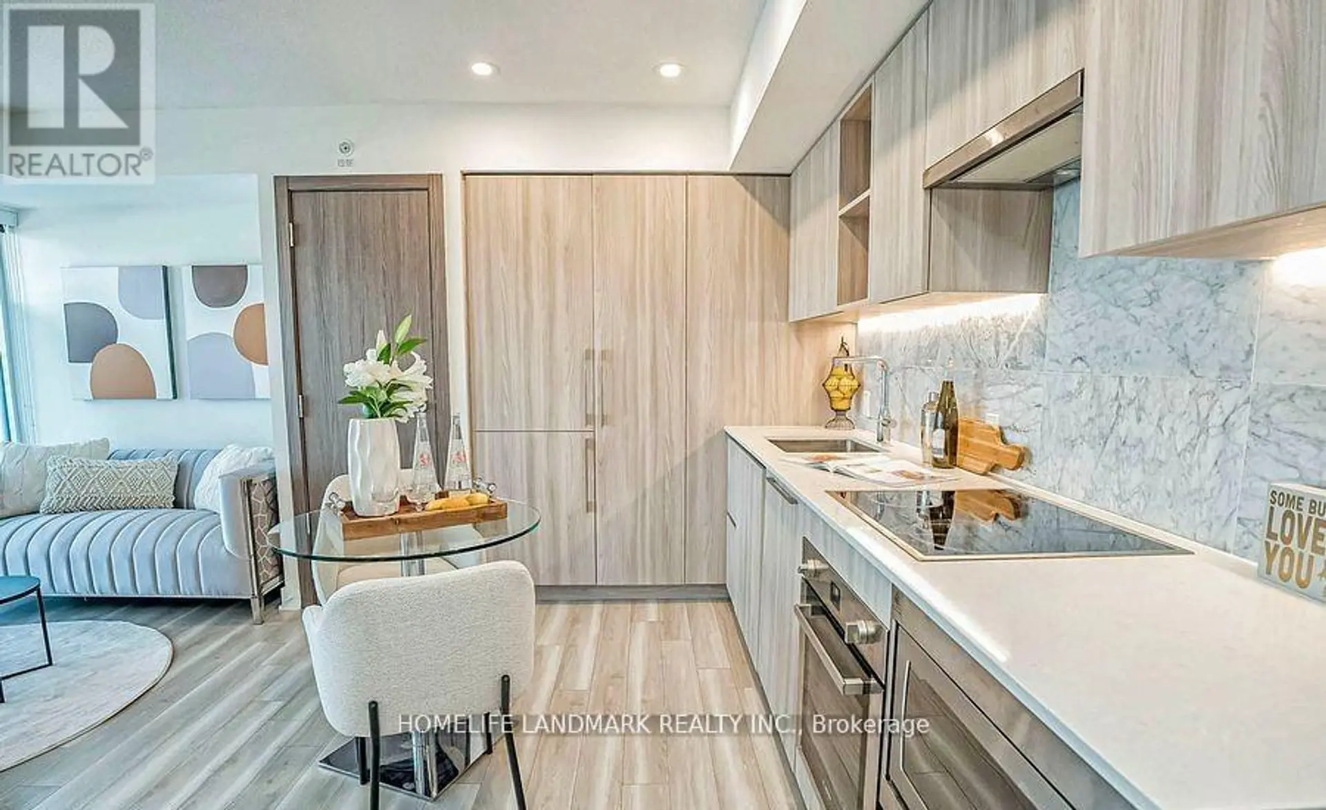 #605 19 BATHURST STREET - Image 3