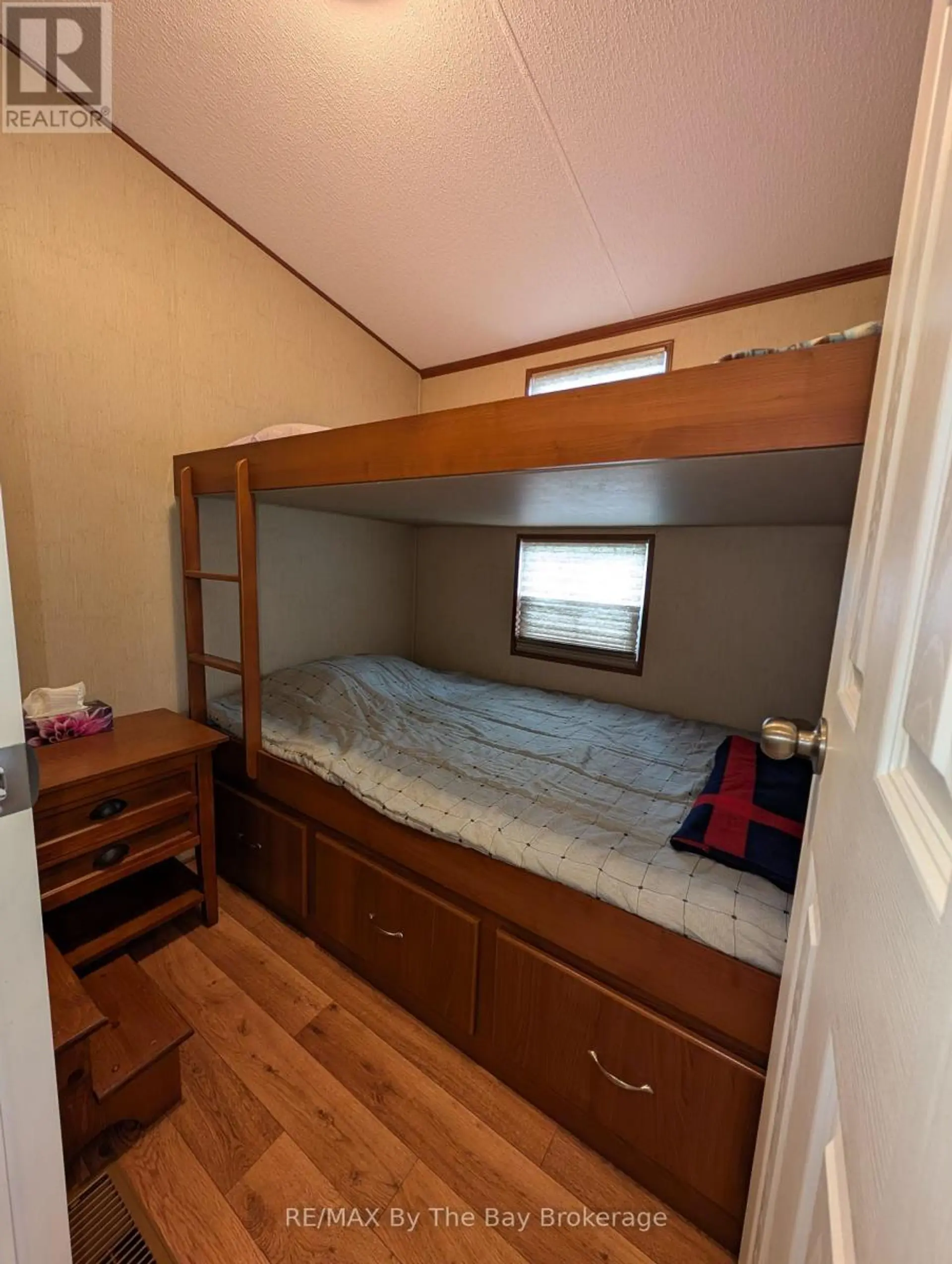 2 WHITE PINES TRAIL - Image 13