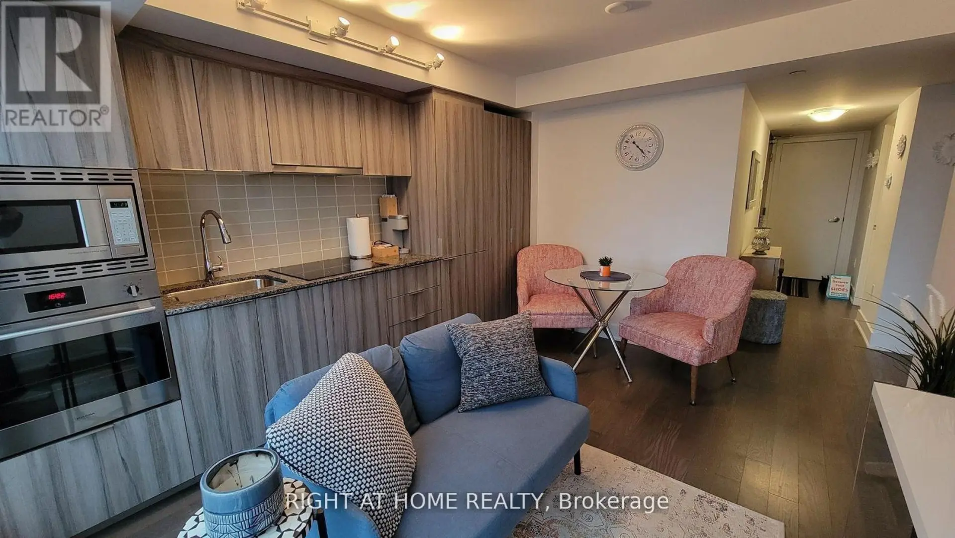 #2404 955 BAY STREET - Image 10