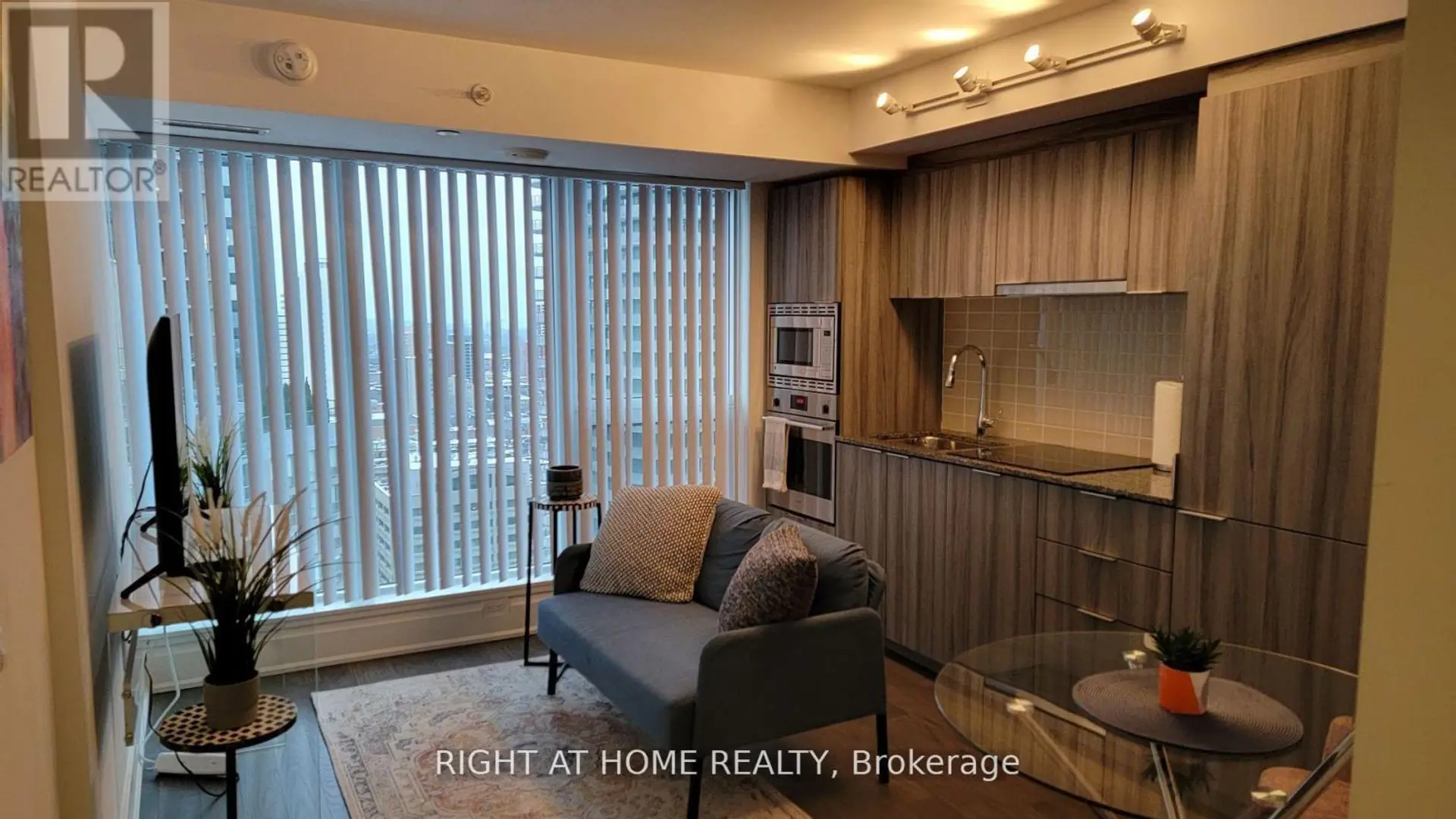 #2404 955 BAY STREET - Image 9