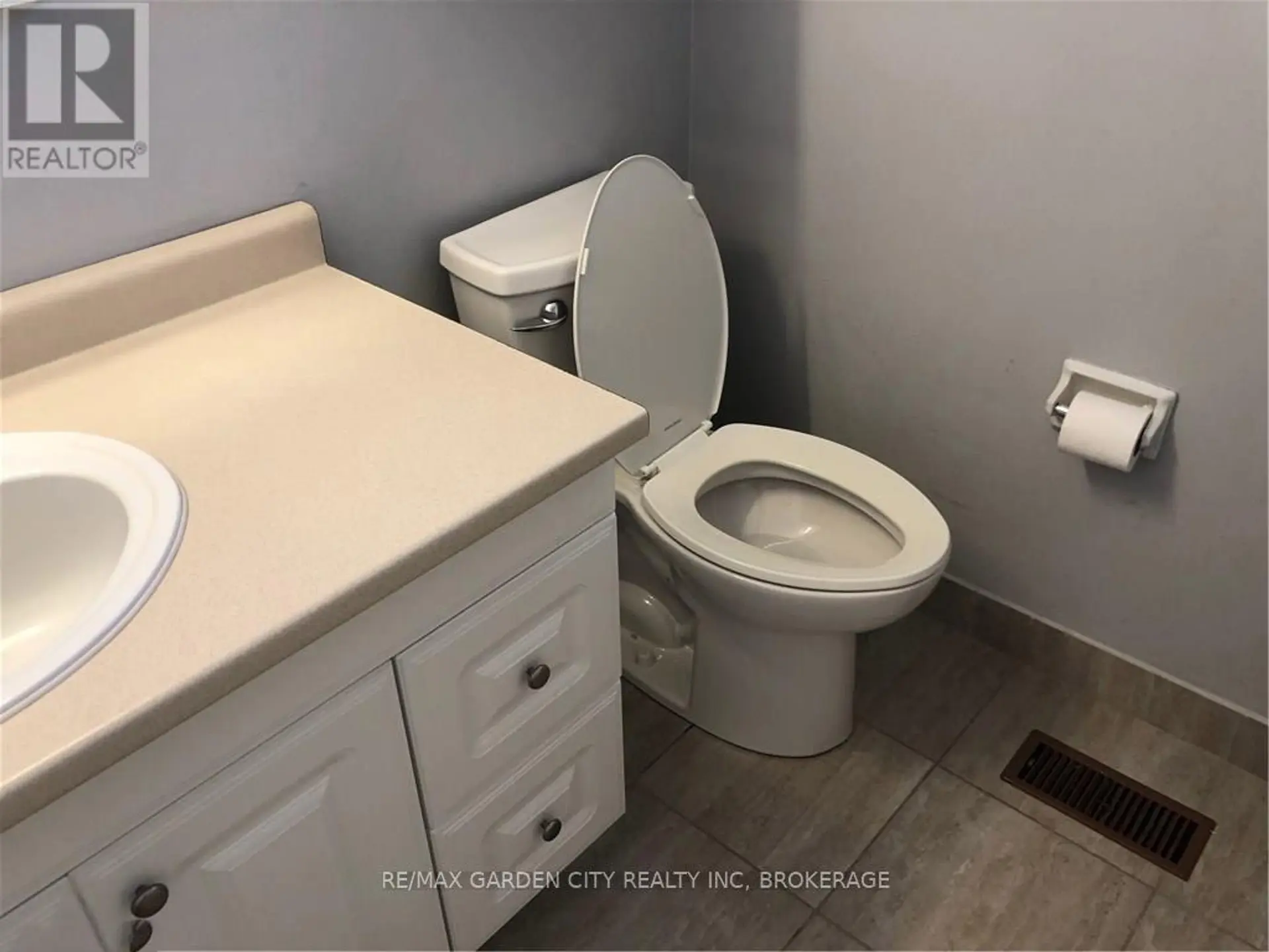 29 ST. HILDA'S COURT - Image 13