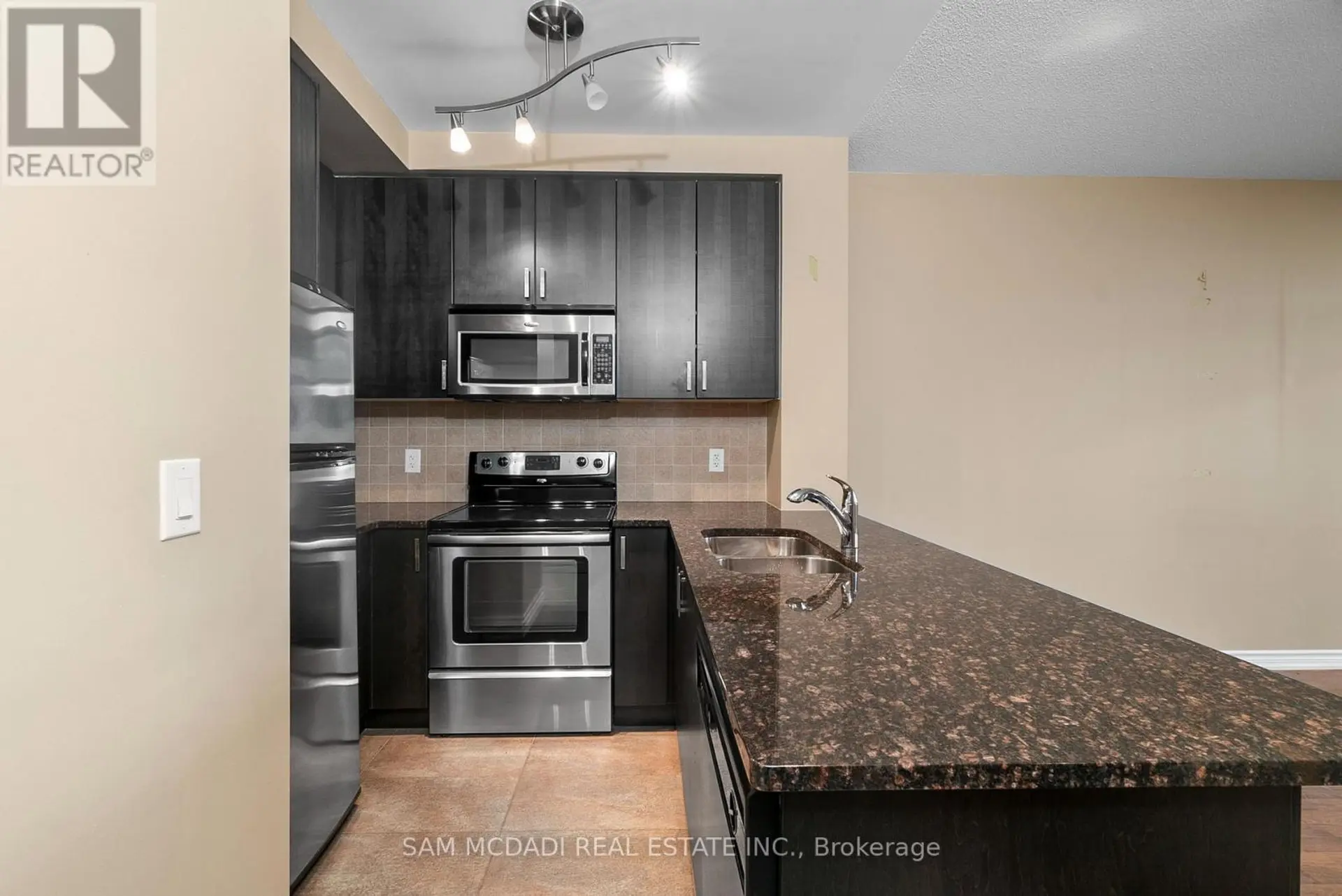 #1616 9235 JANE STREET - Image 6
