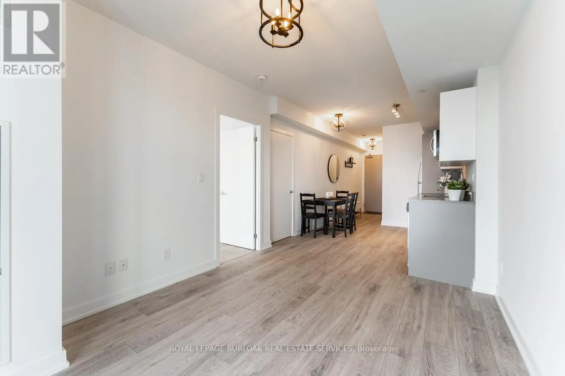 #A504 3210 DAKOTA COMMON - Image 7