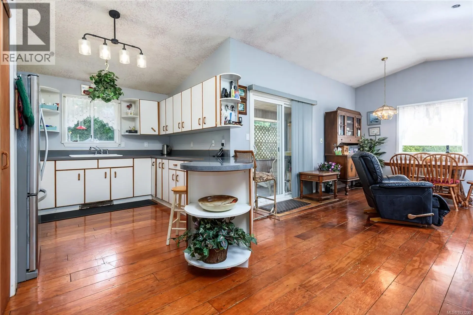 Property at 2186 WAVELAND RD, Courtenay, BC