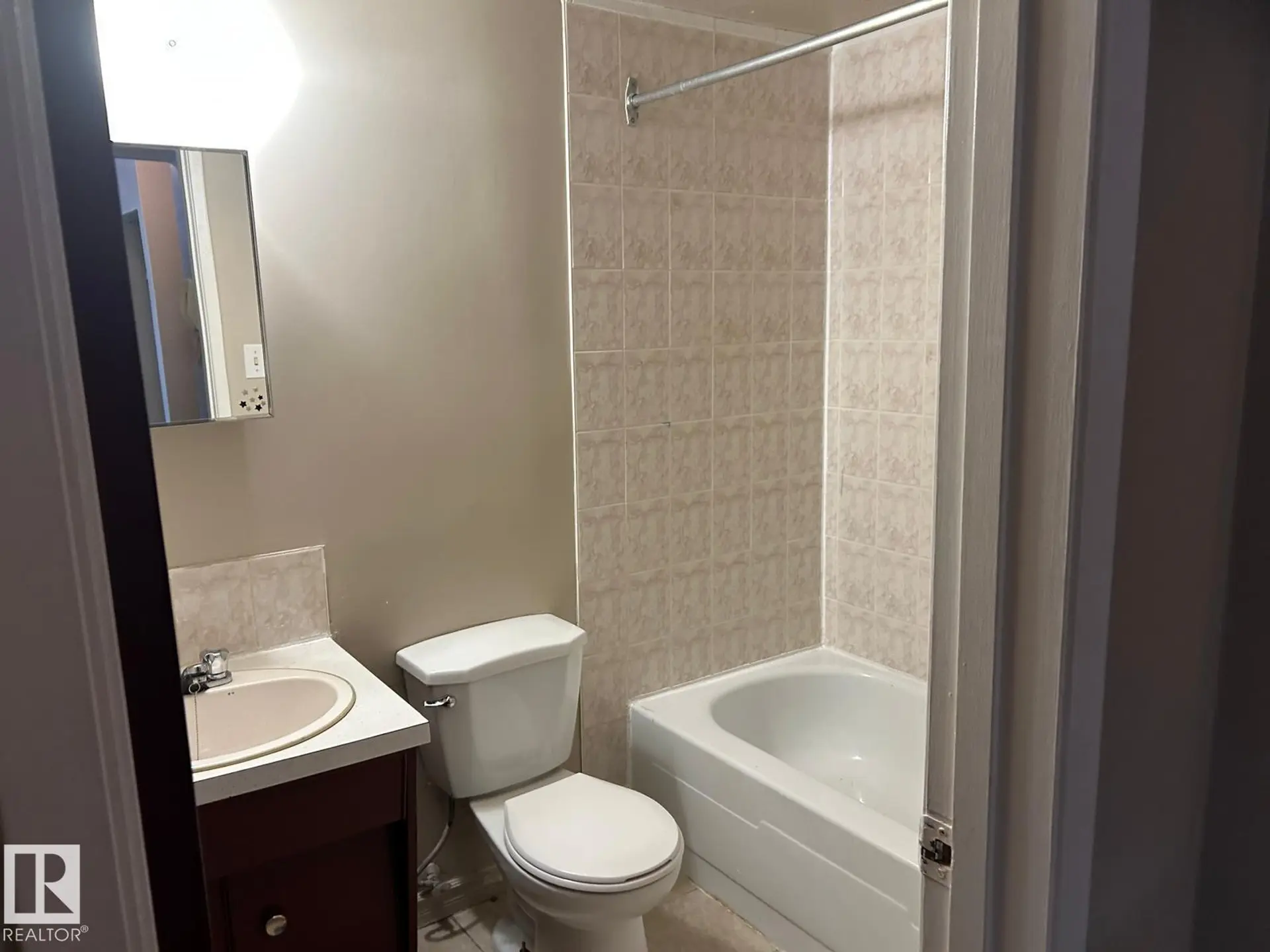 #4 10164 150 ST NW - Image 10