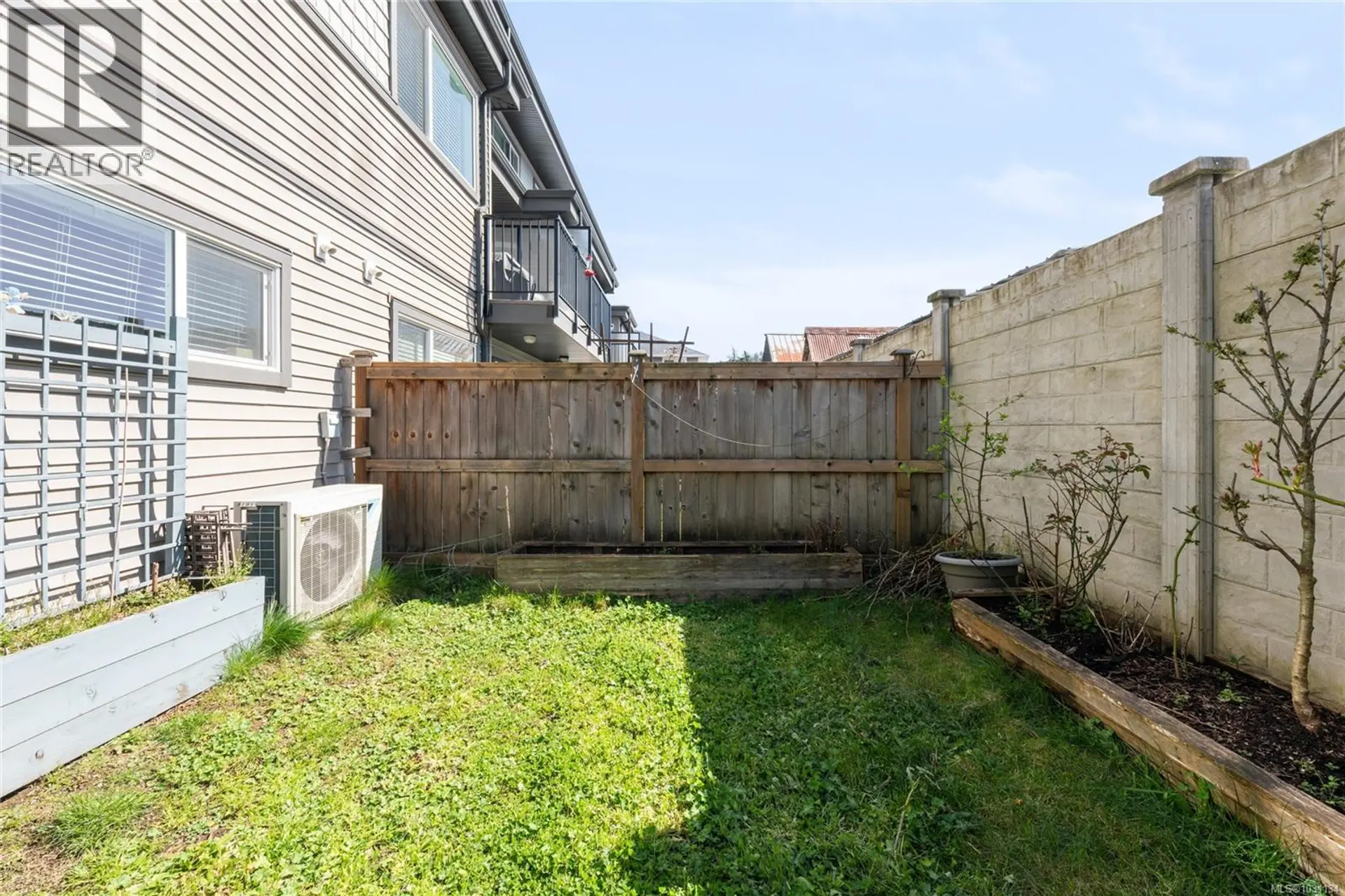 Property at #405 3351 LUXTON RD, Langford, BC