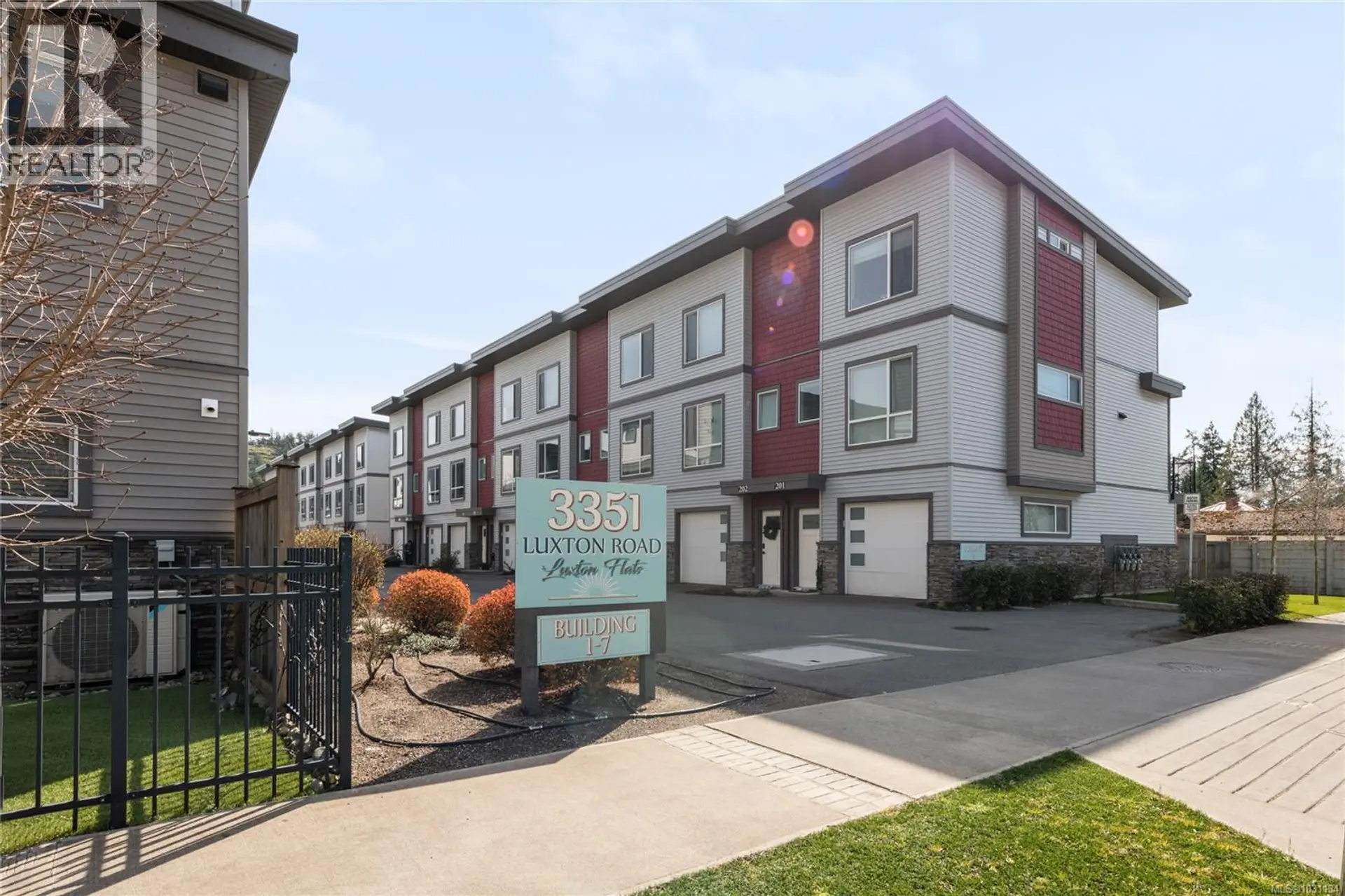 Property at #405 3351 LUXTON RD, Langford, BC