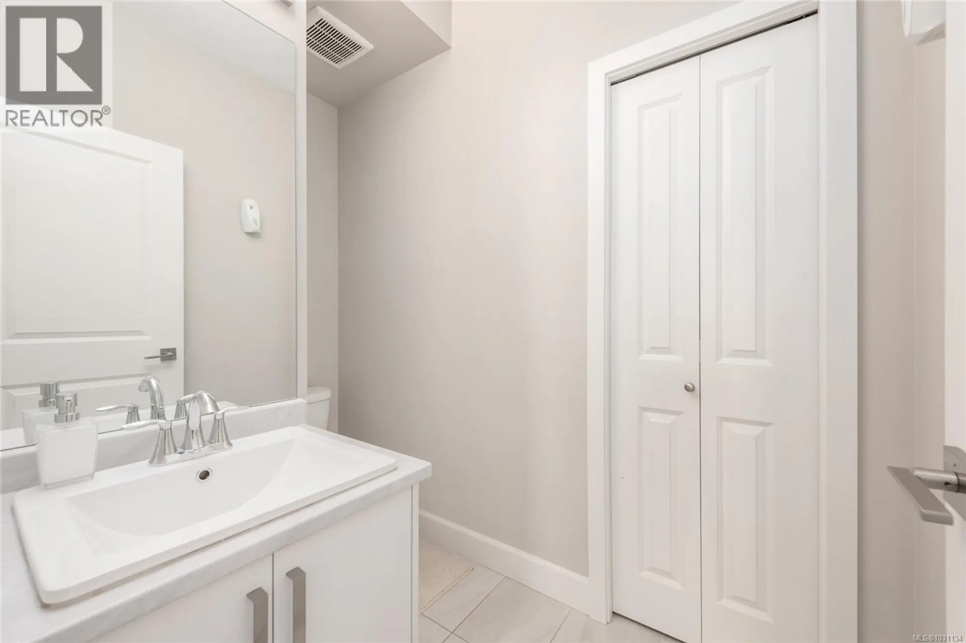 Property at #405 3351 LUXTON RD, Langford, BC