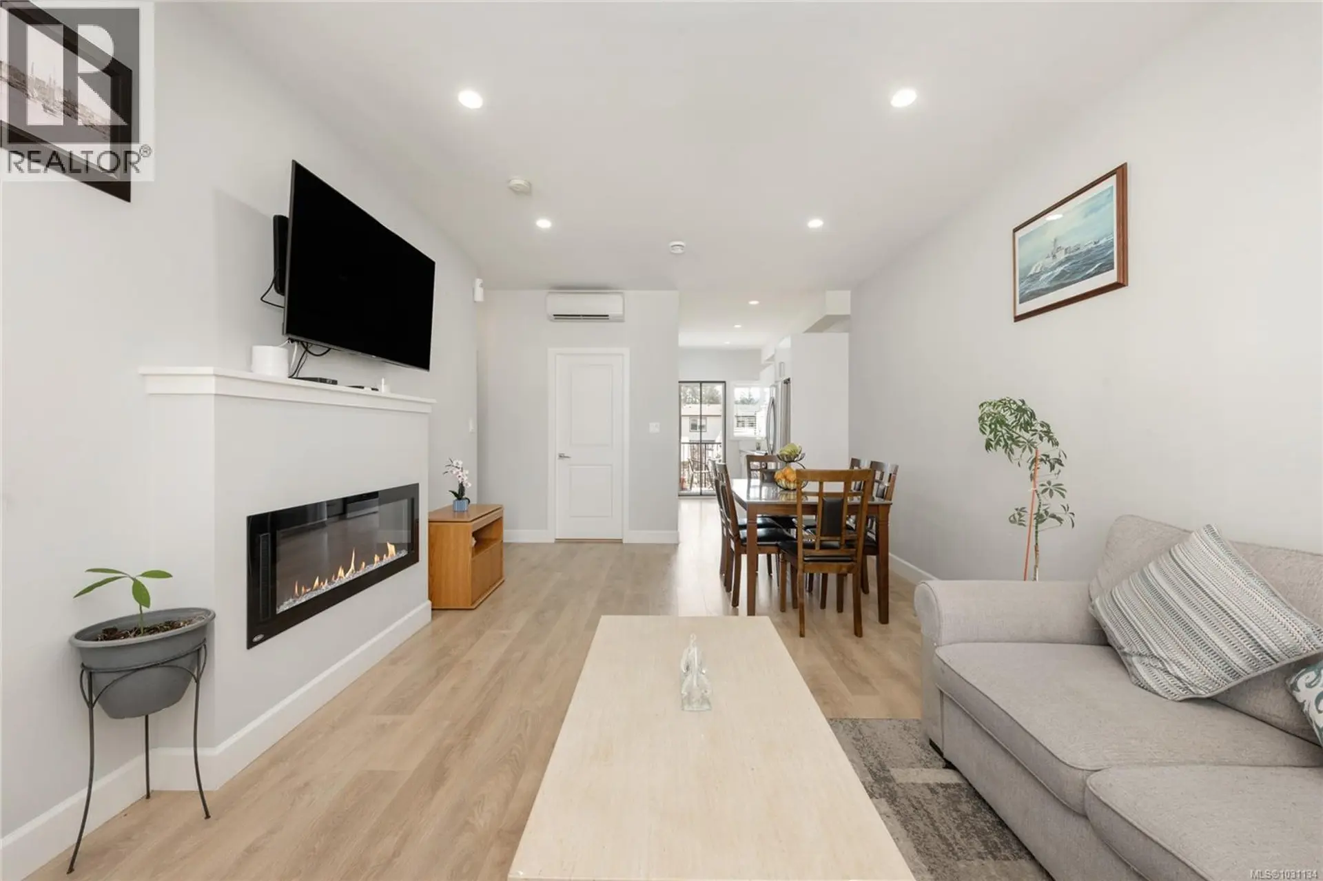 Property at #405 3351 LUXTON RD, Langford, BC