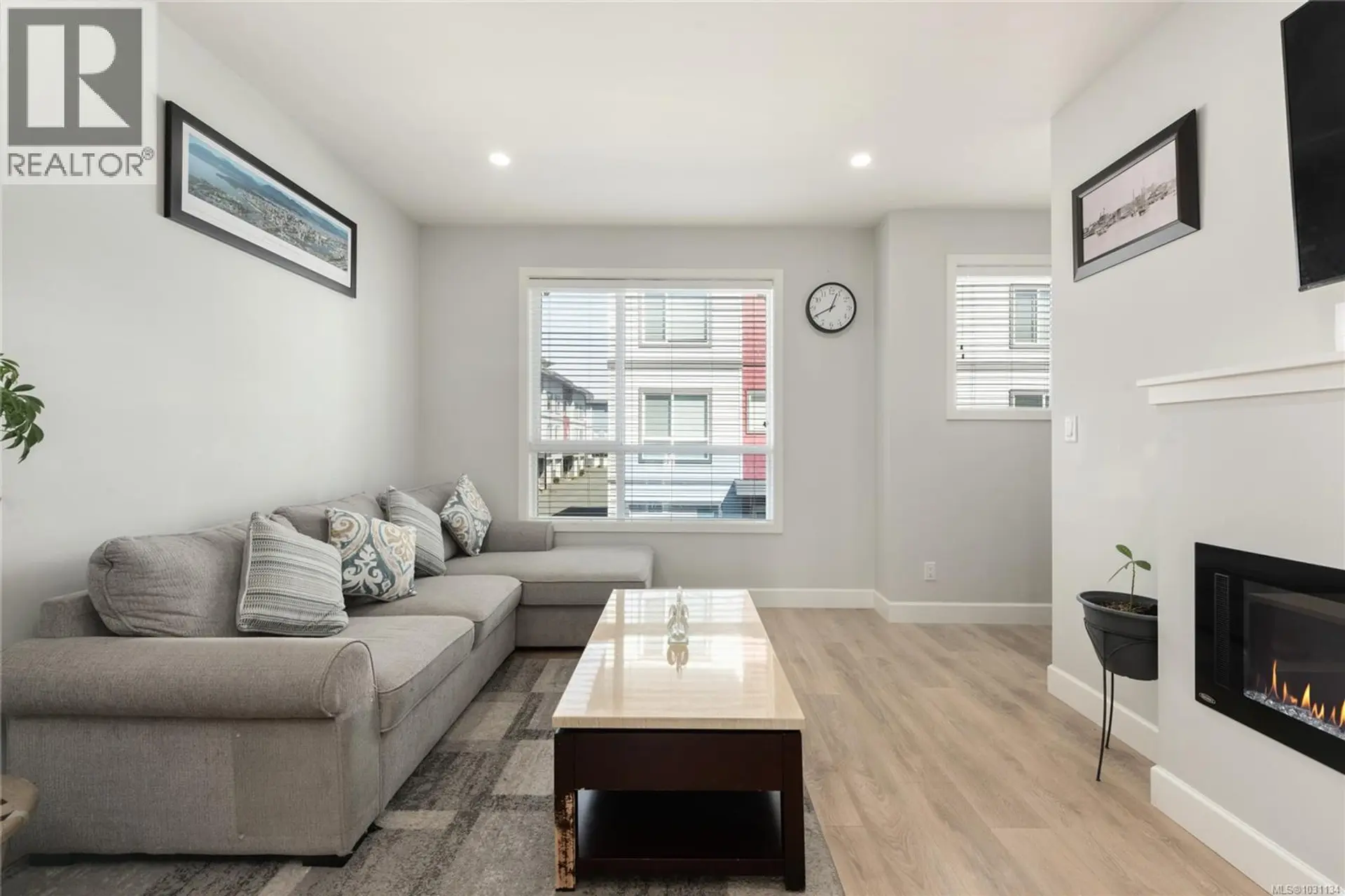 Property at #405 3351 LUXTON RD, Langford, BC