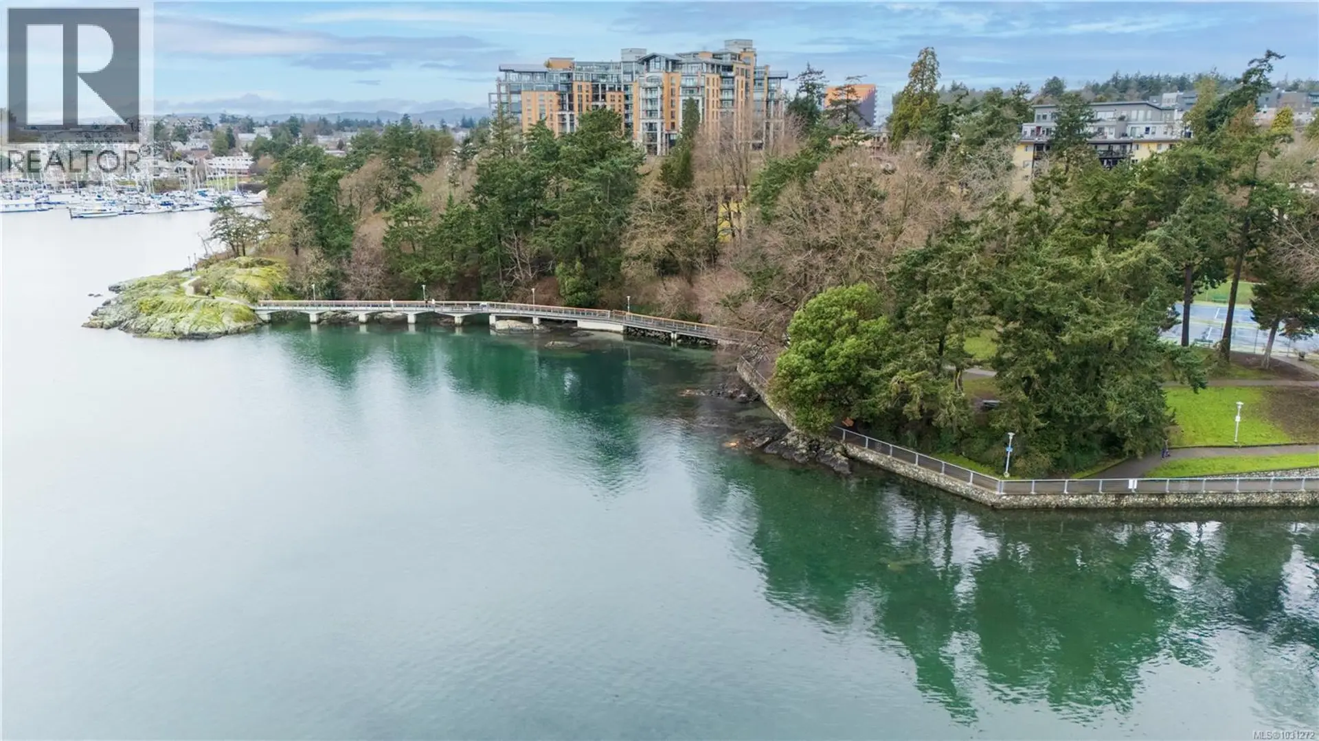 Property at 532 BOWLSBY PL, Victoria, BC