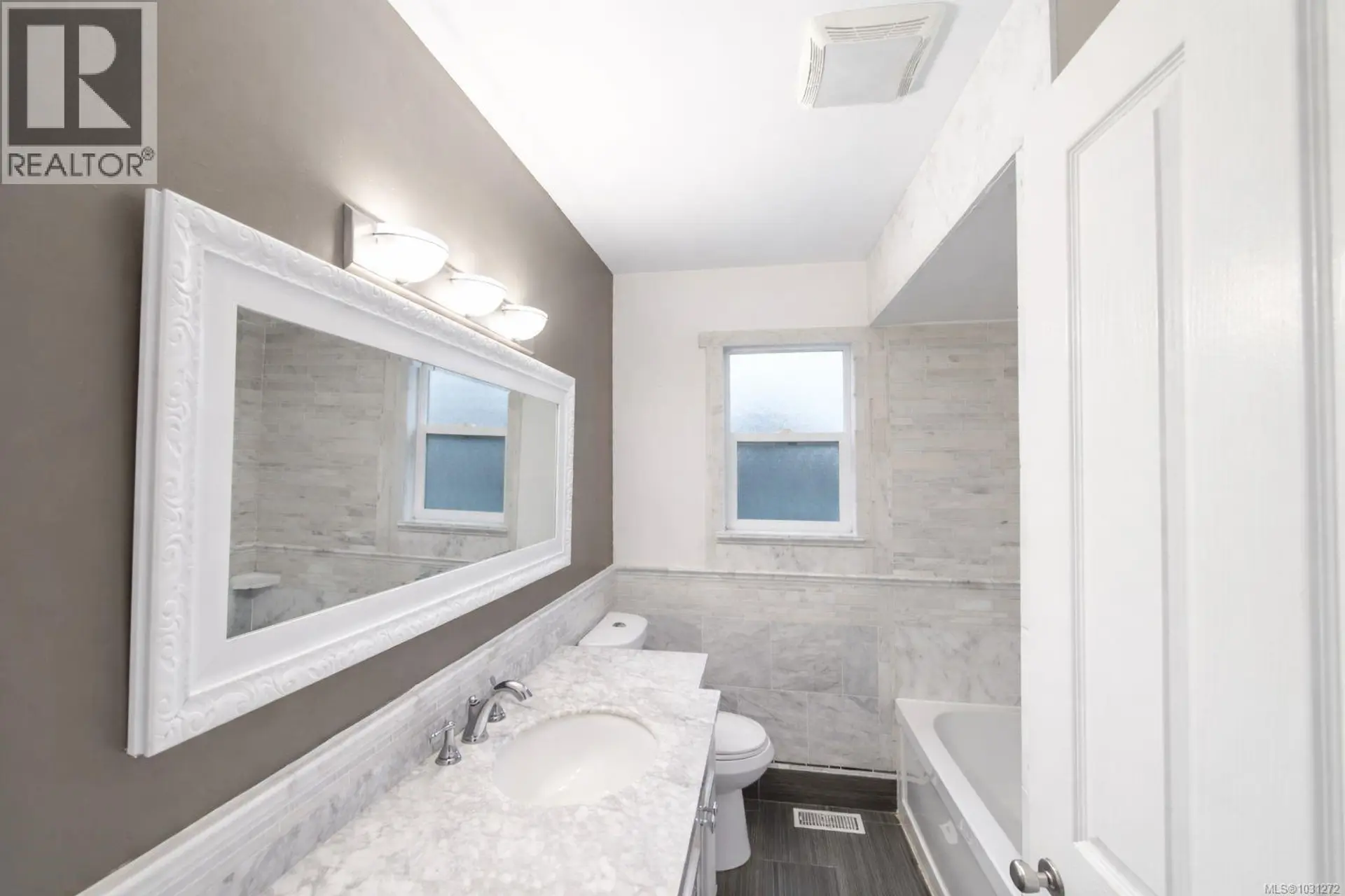 Property at 532 BOWLSBY PL, Victoria, BC