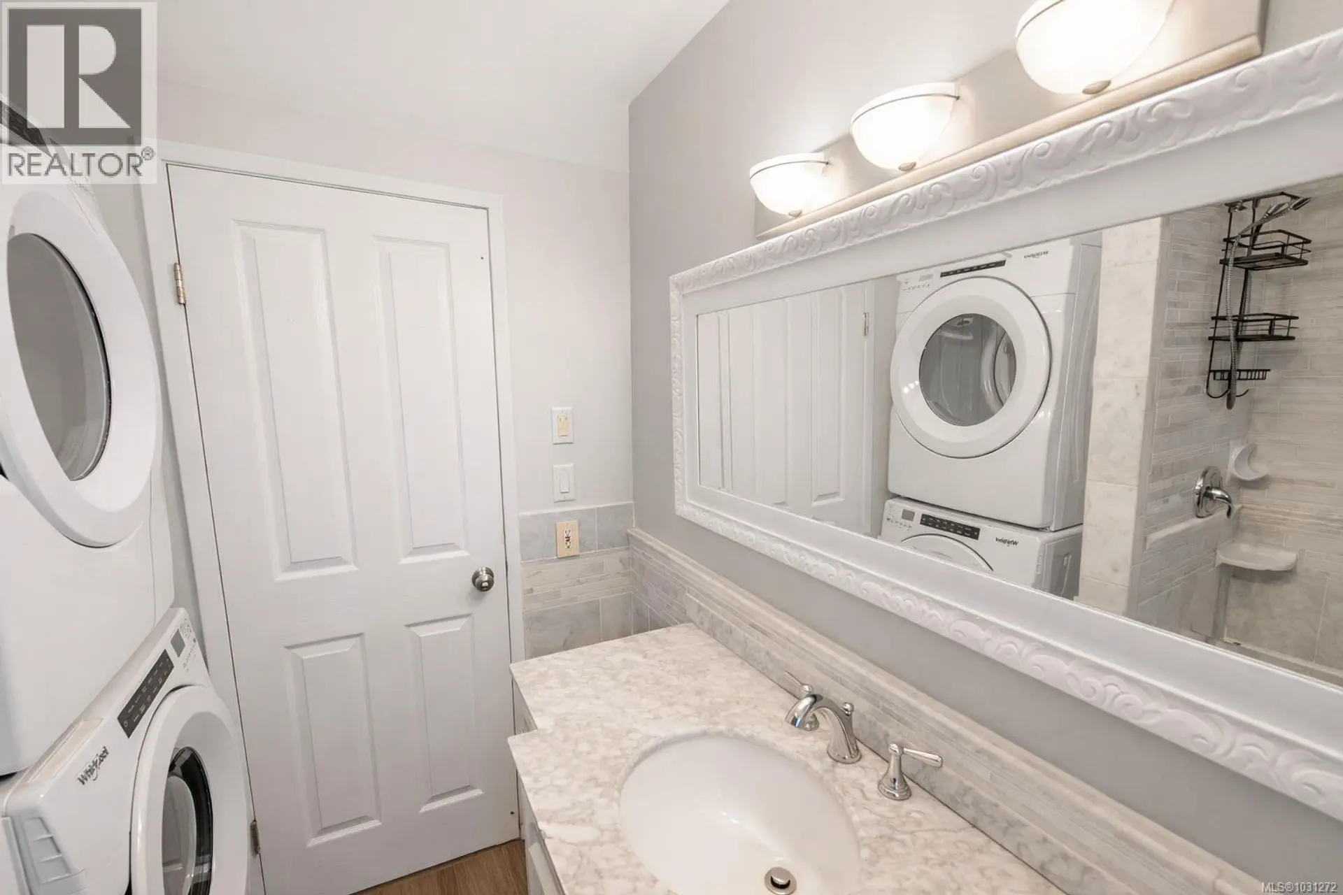 Property at 532 BOWLSBY PL, Victoria, BC