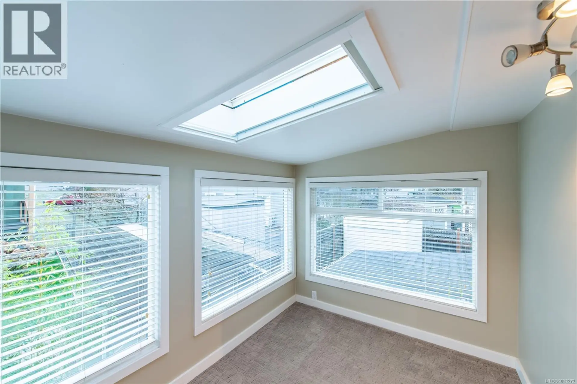 Property at 532 BOWLSBY PL, Victoria, BC