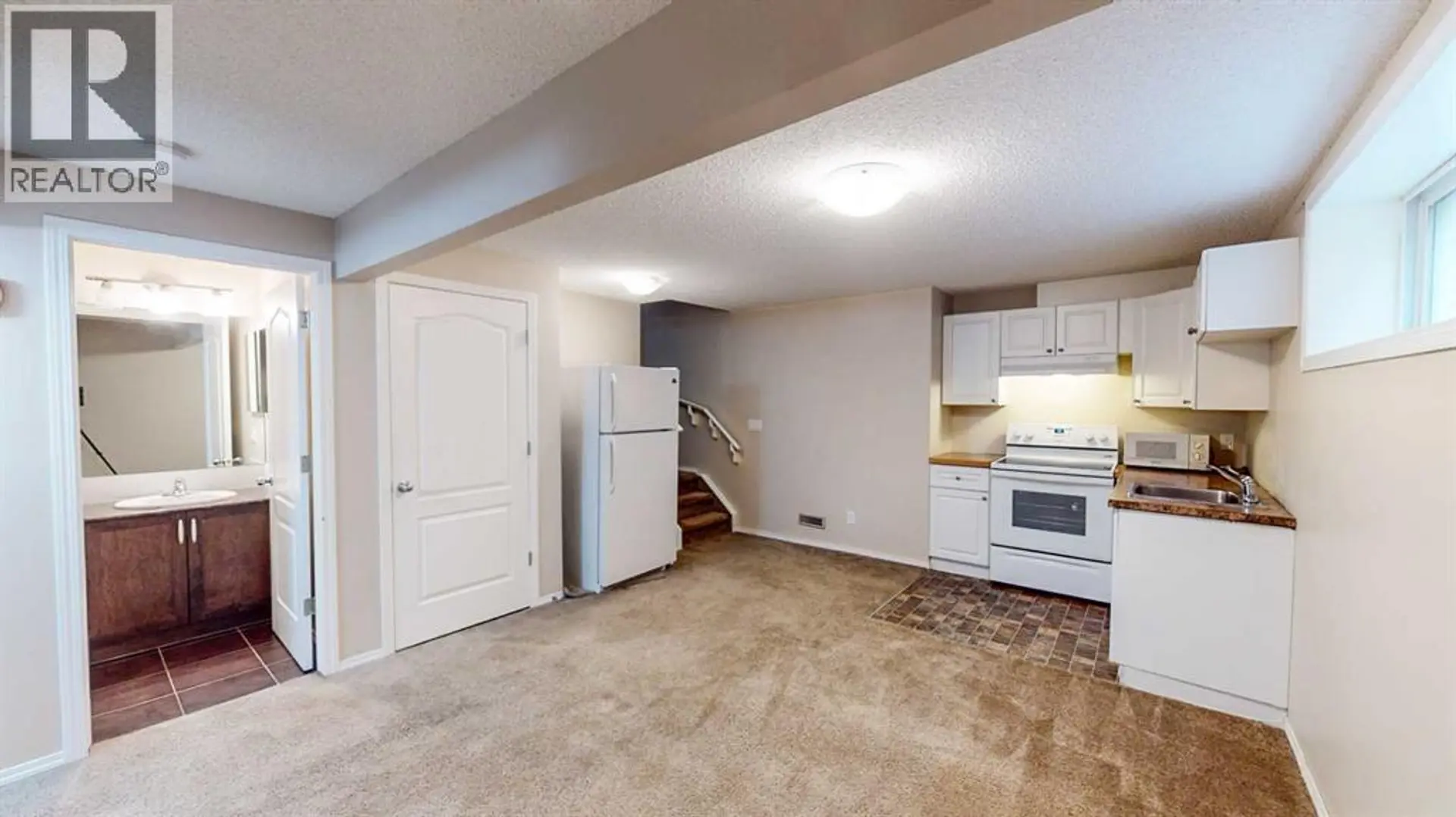 198 SKYVIEW POINT ROAD NE - Image 14