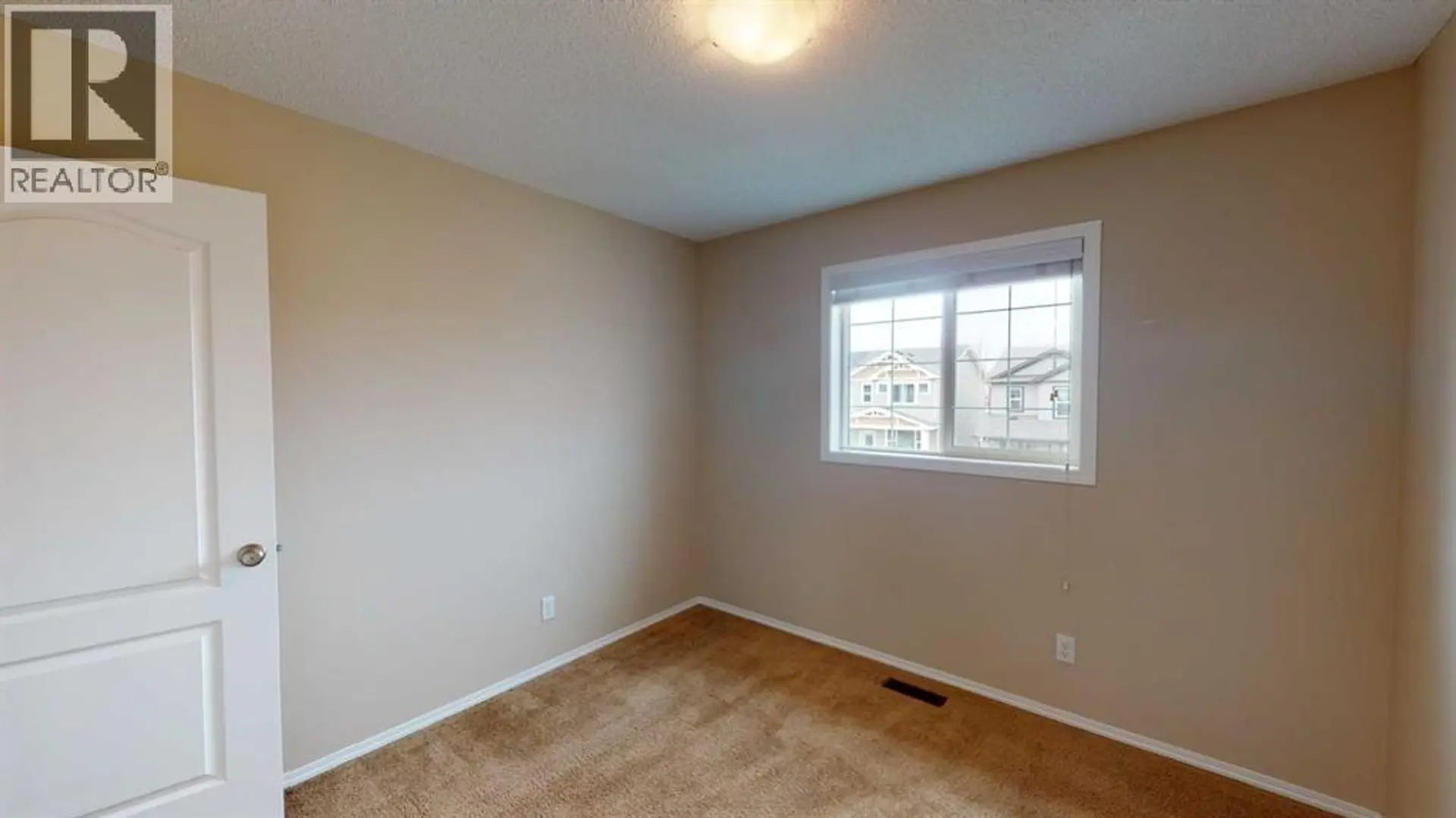 198 SKYVIEW POINT ROAD NE - Image 9