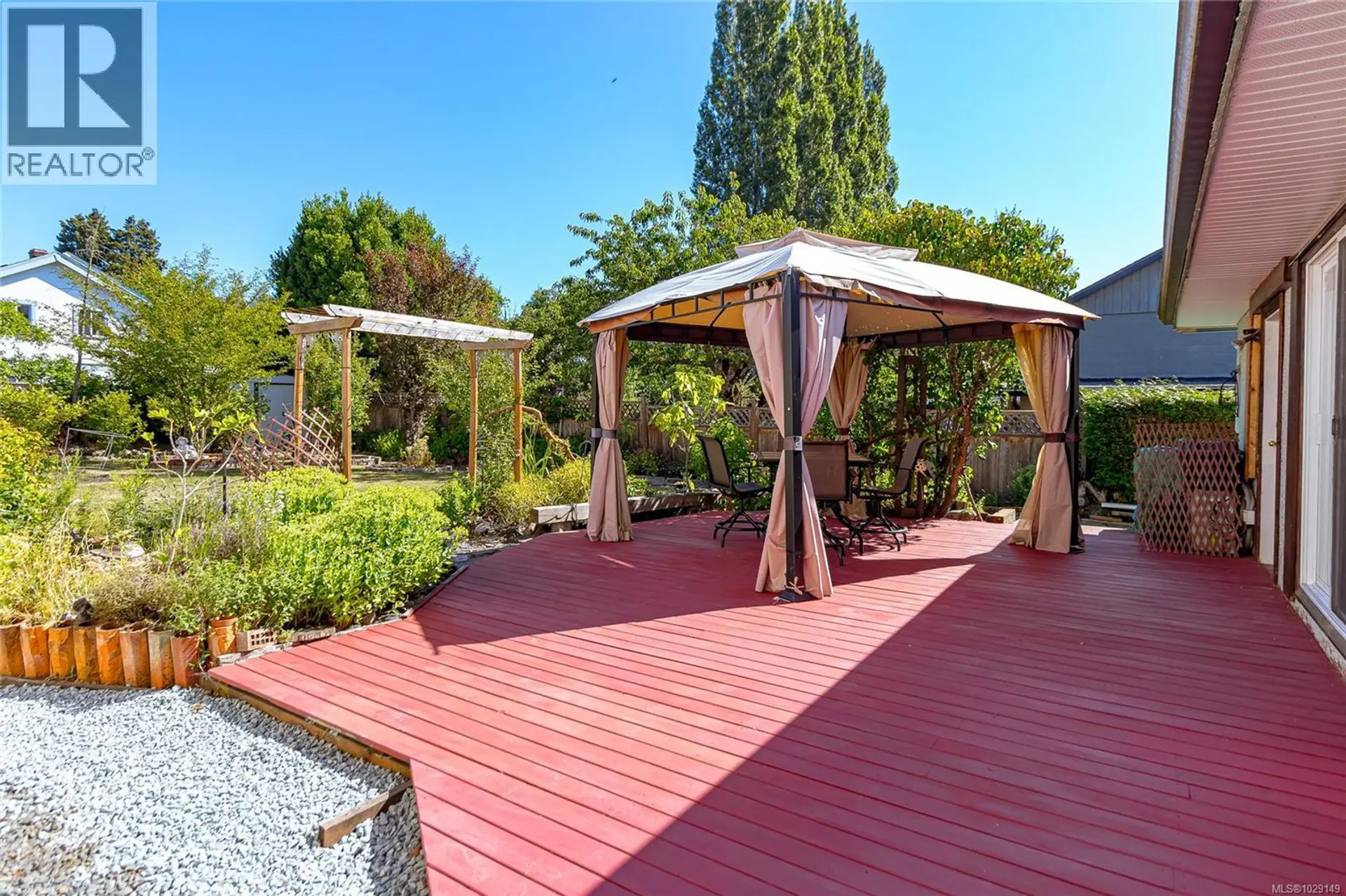 Property at 862 Canterbury Rd, Saanich, BC
