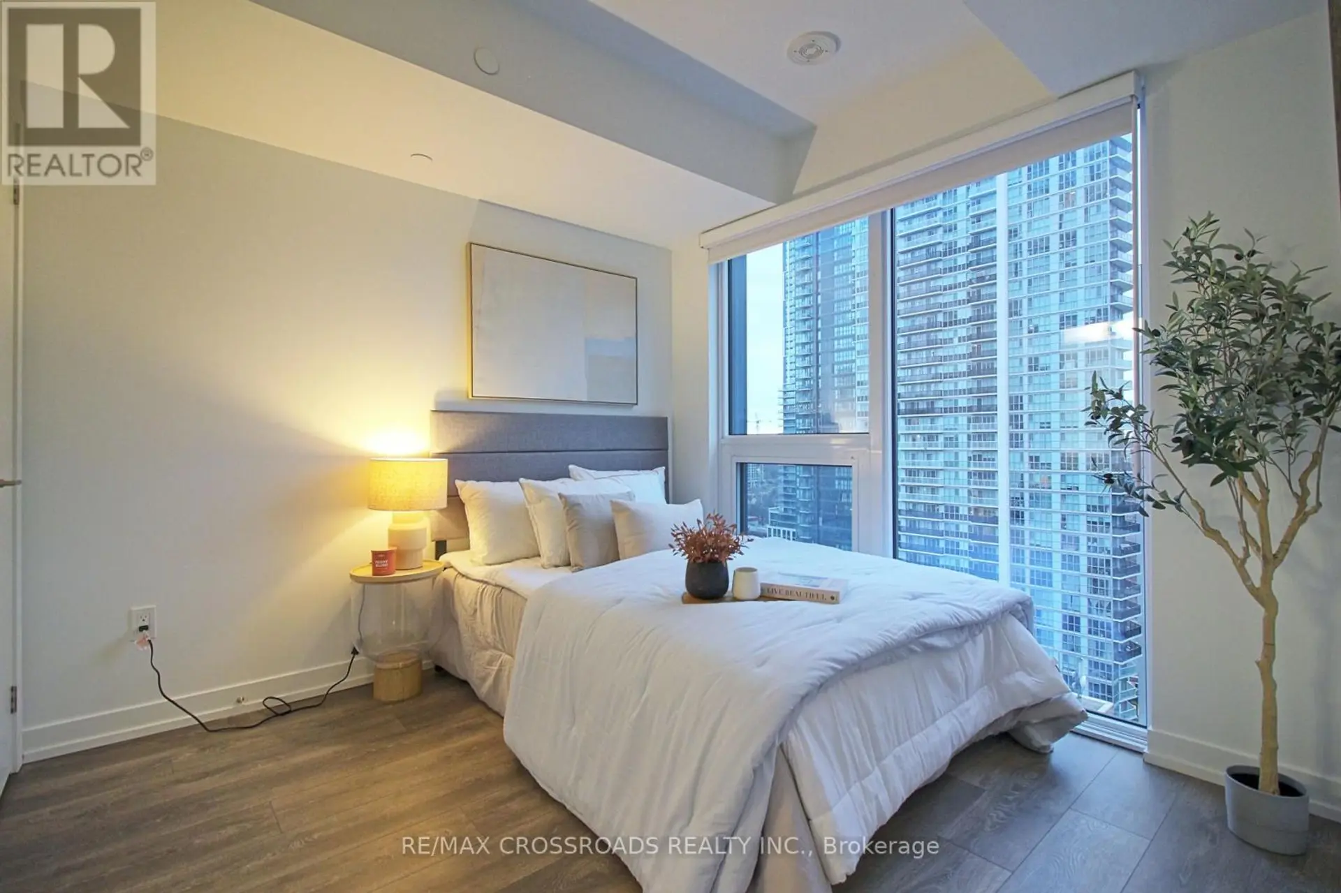 #2302 82 DALHOUSIE STREET - Image 4