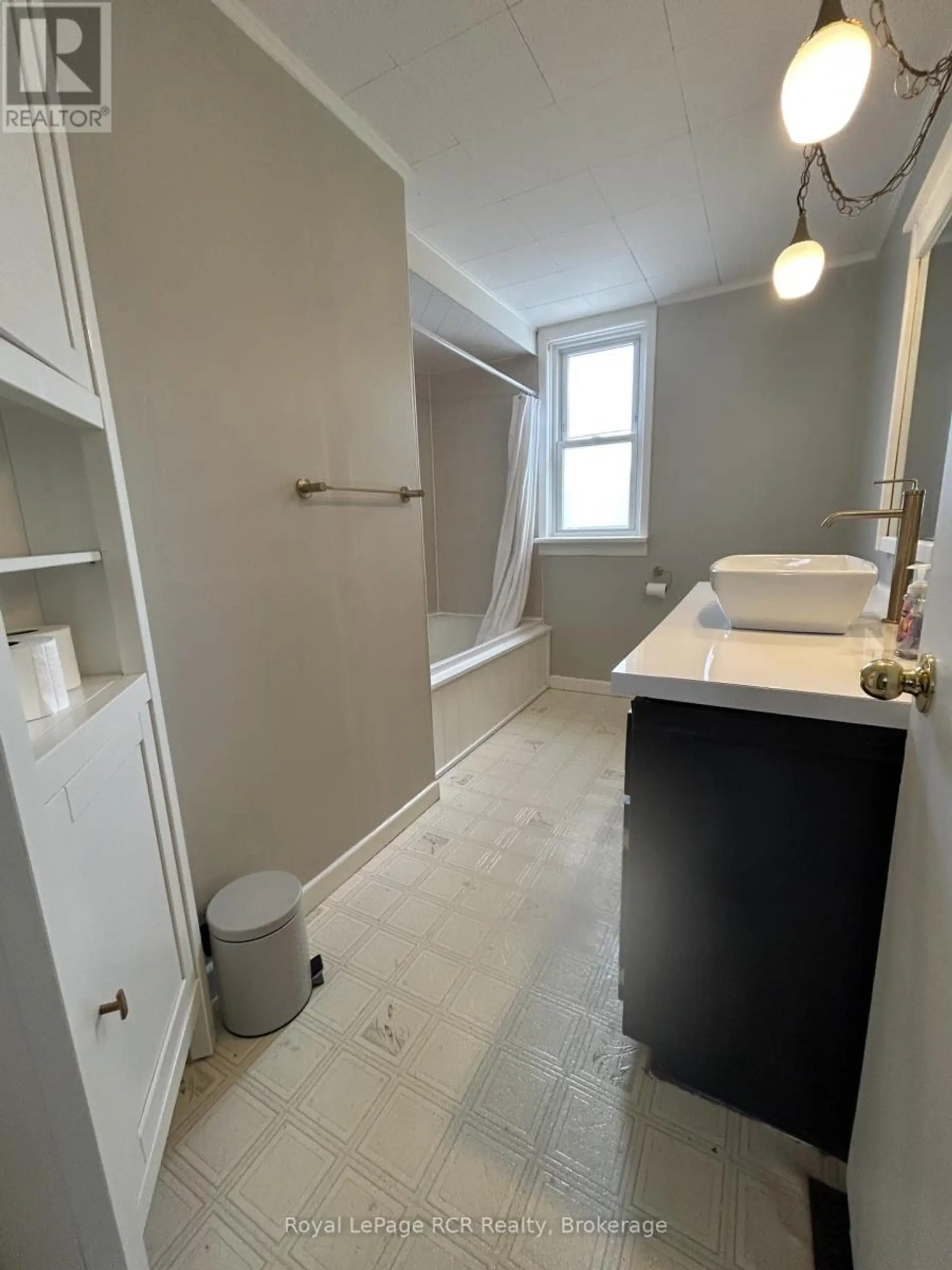 467 14TH STREET W - Image 12