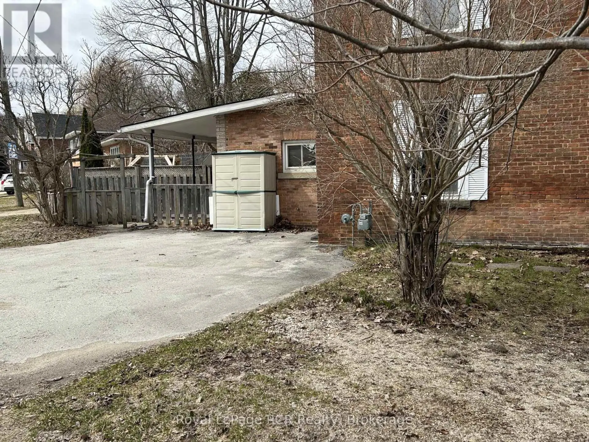 467 14TH STREET W - Image 16