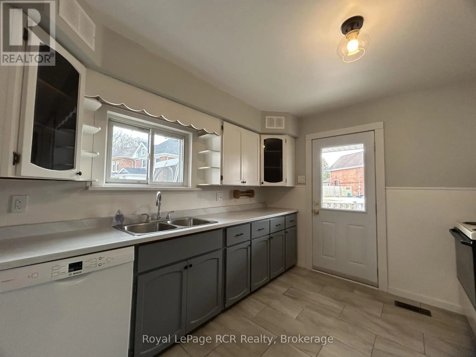 467 14TH STREET W - Image 7
