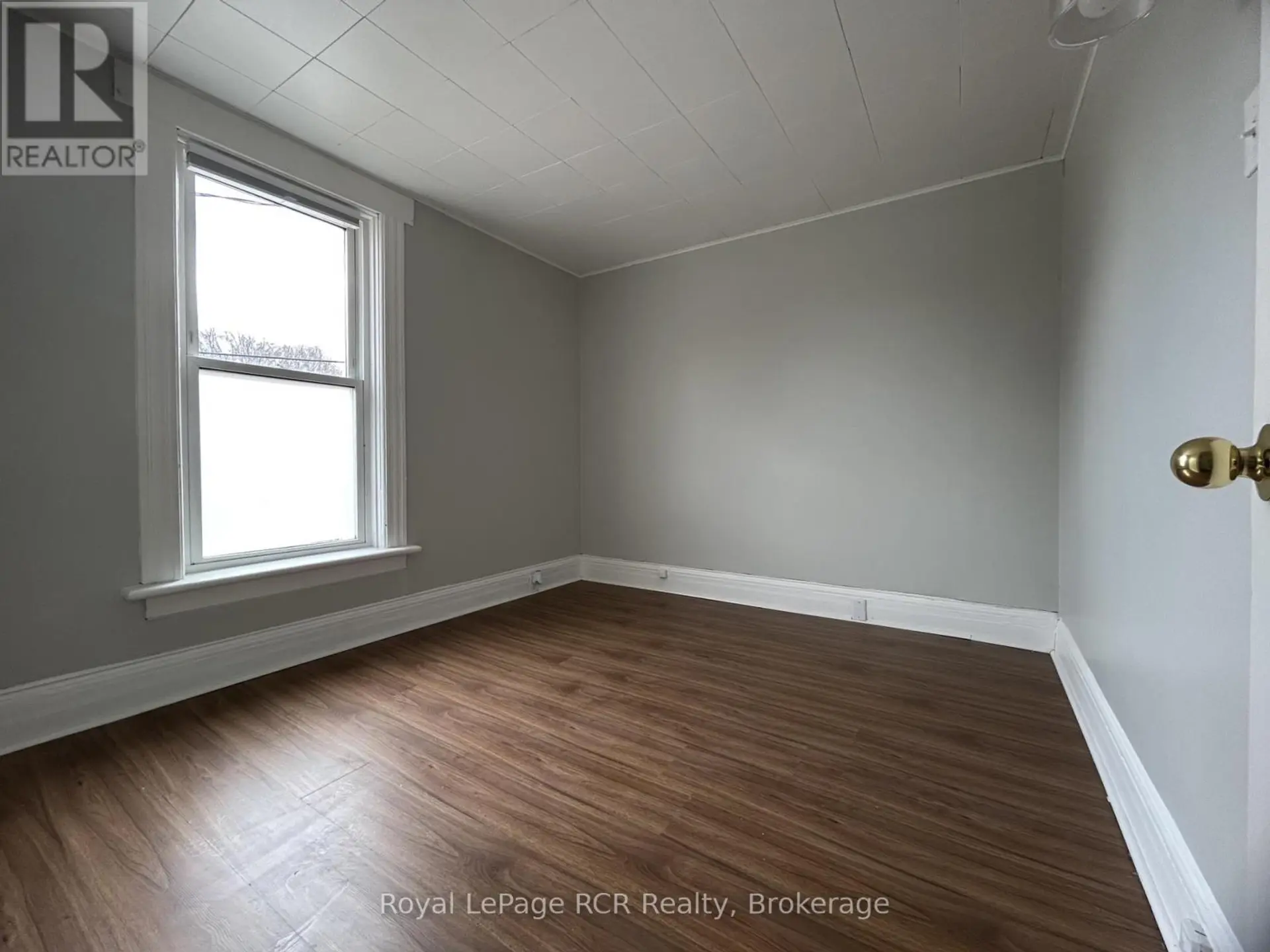 467 14TH STREET W - Image 9