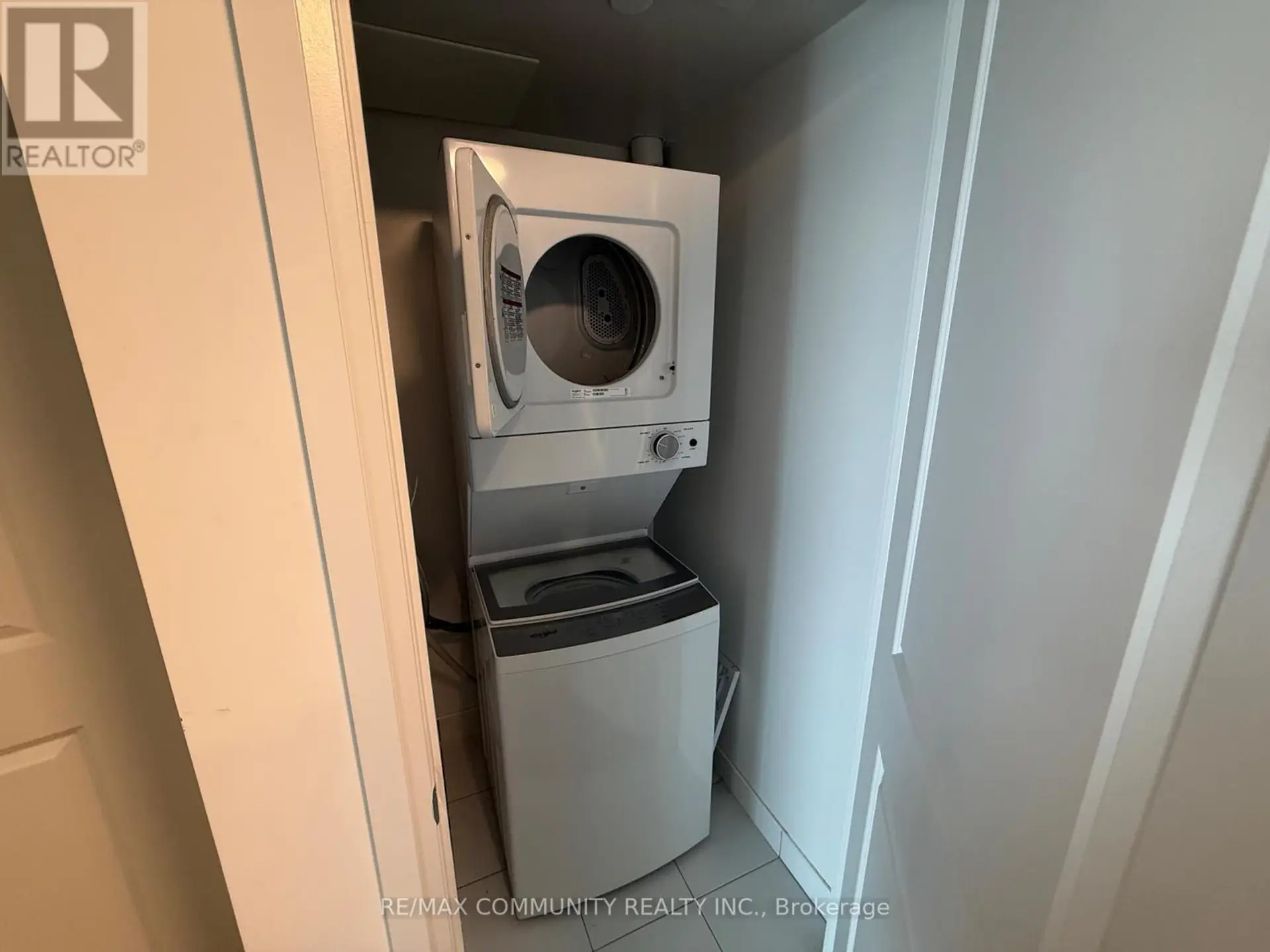 #1408 20 MEADOWGLEN PLACE - Image 3