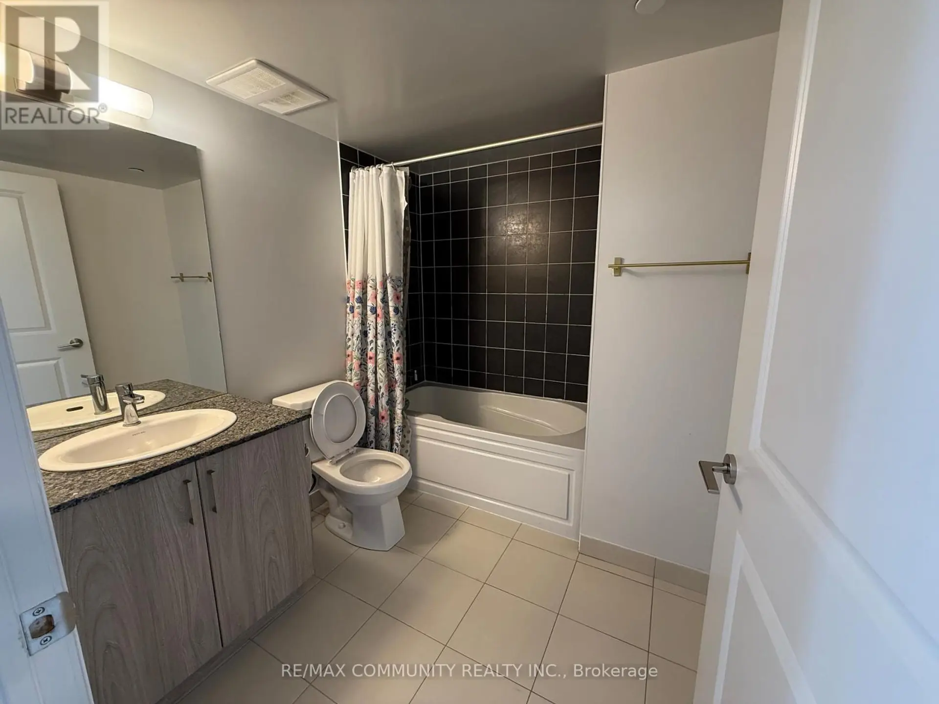 #1408 20 MEADOWGLEN PLACE - Image 5