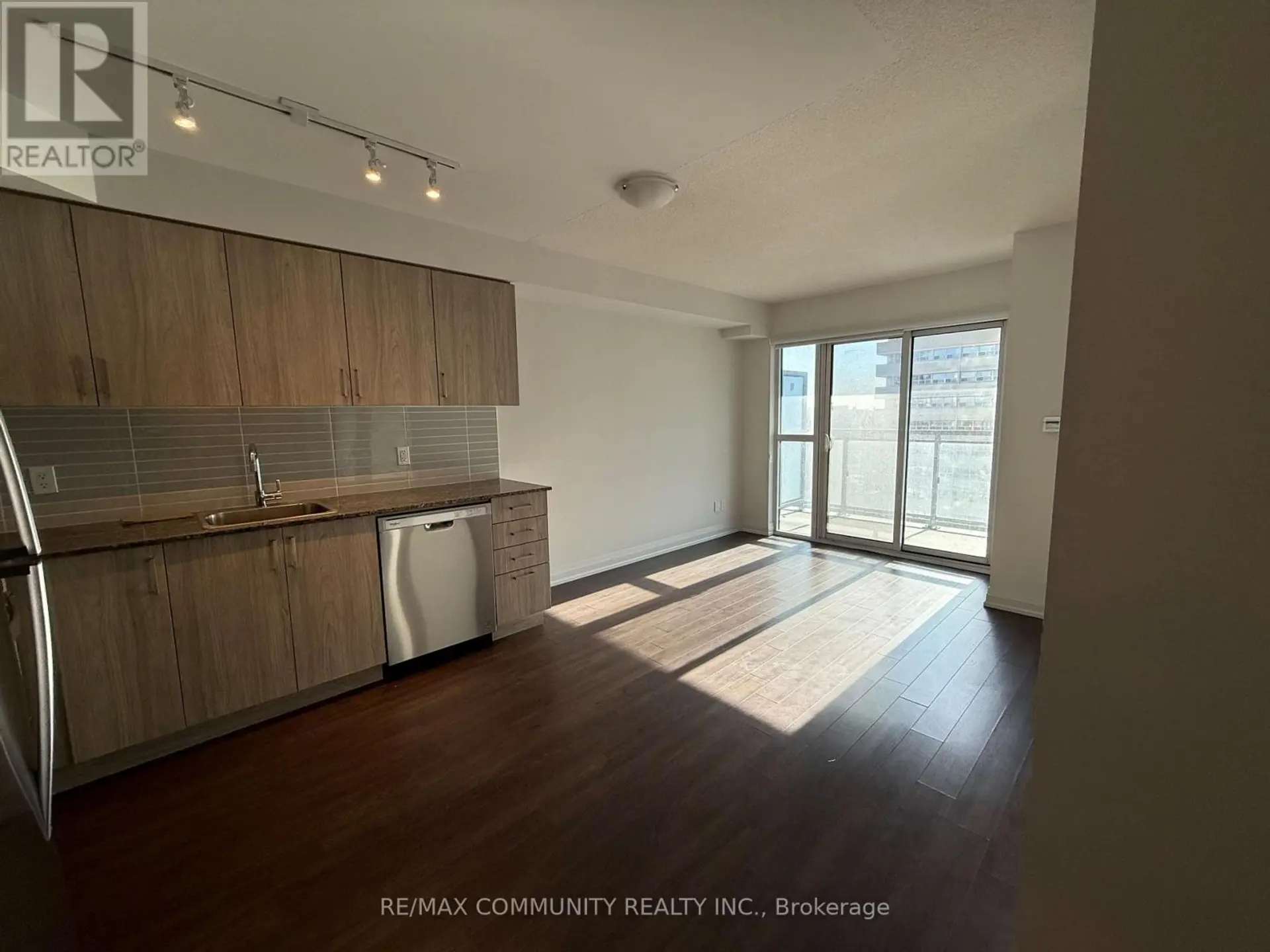 #1408 20 MEADOWGLEN PLACE - Image 8