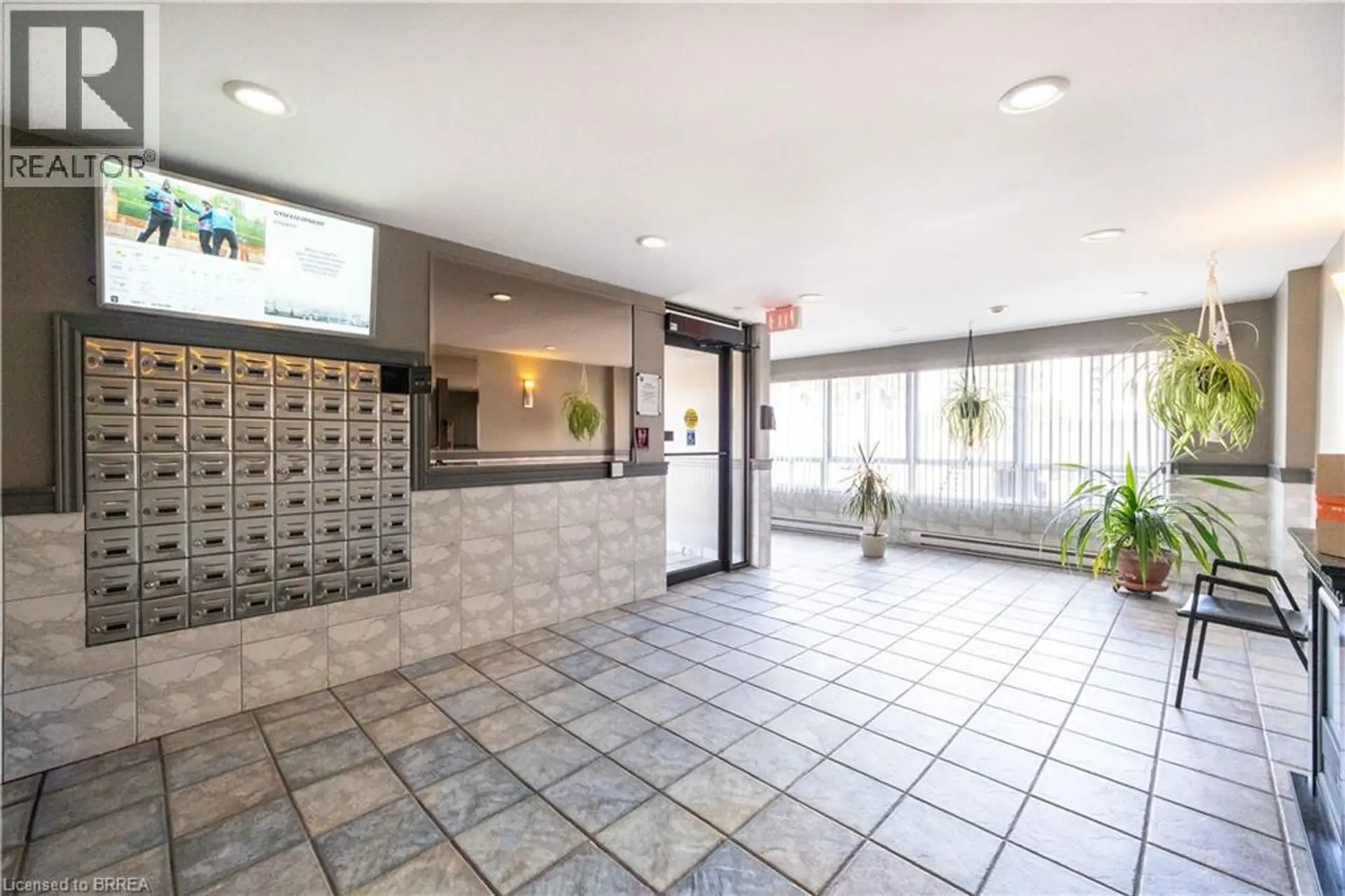 #501 65 HIGHLAND Crescent - Image 14