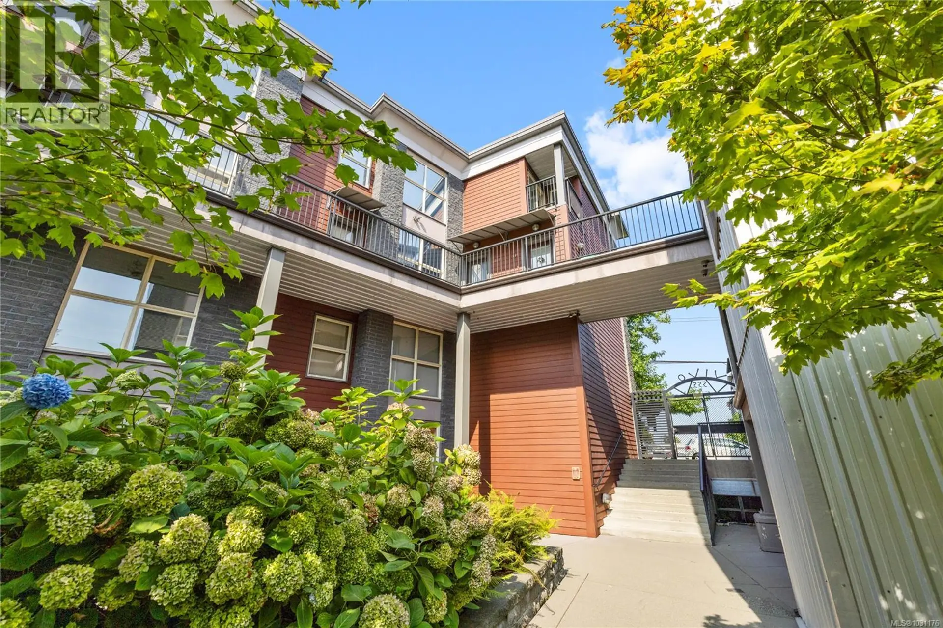 Property at #305 555 Franklyn St, Nanaimo, BC