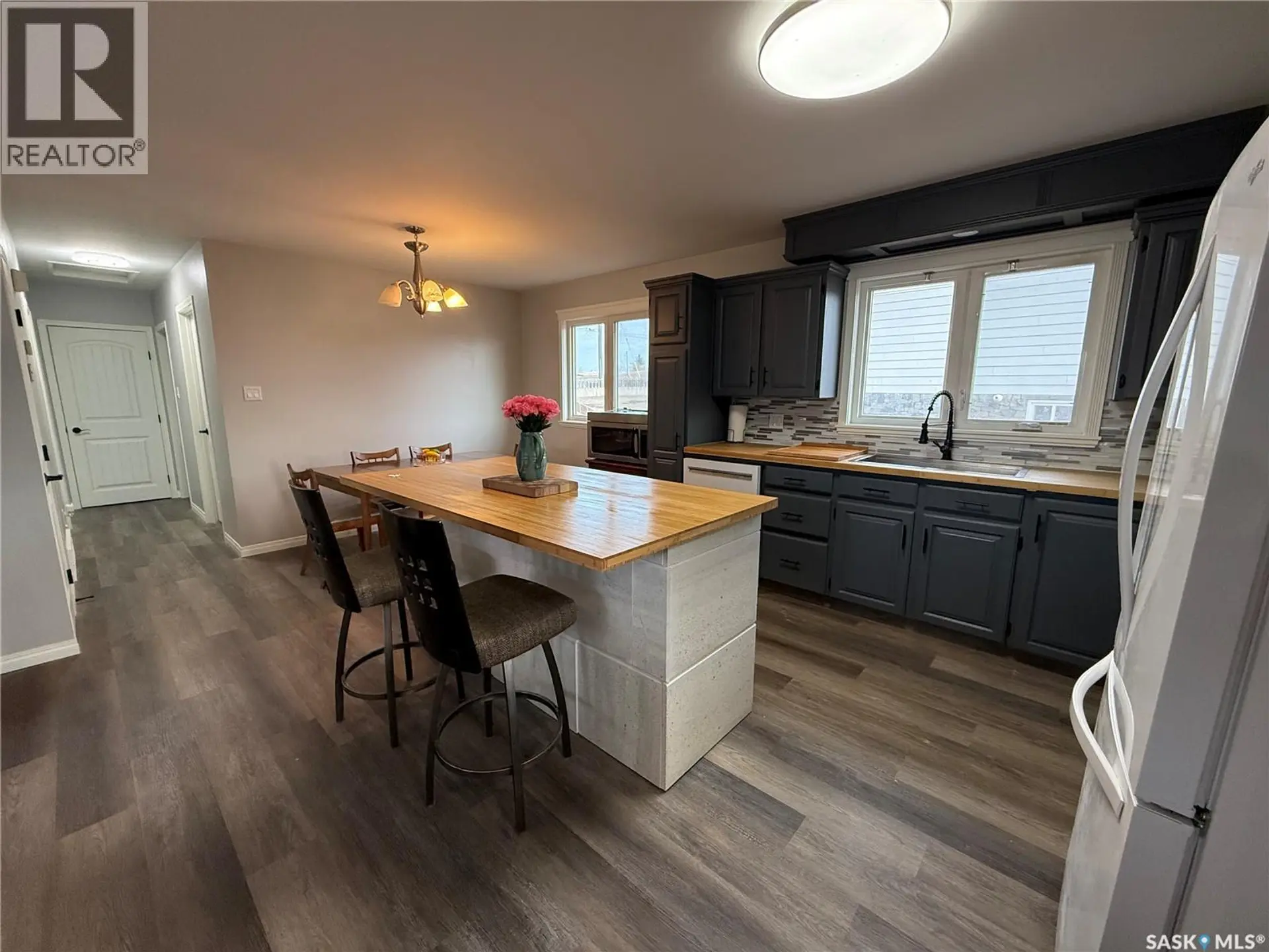801 Lorne STREET W - Image 3