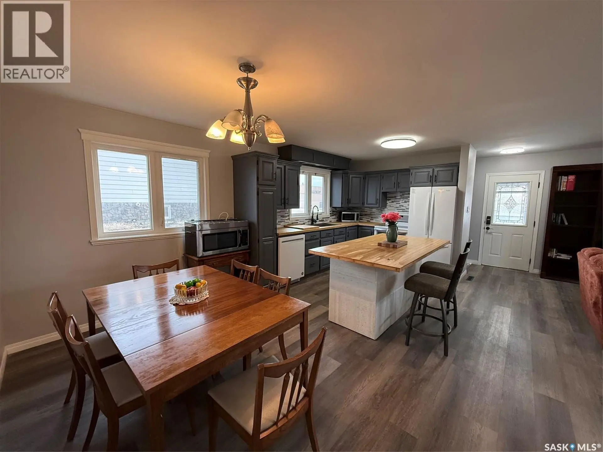 801 Lorne STREET W - Image 4