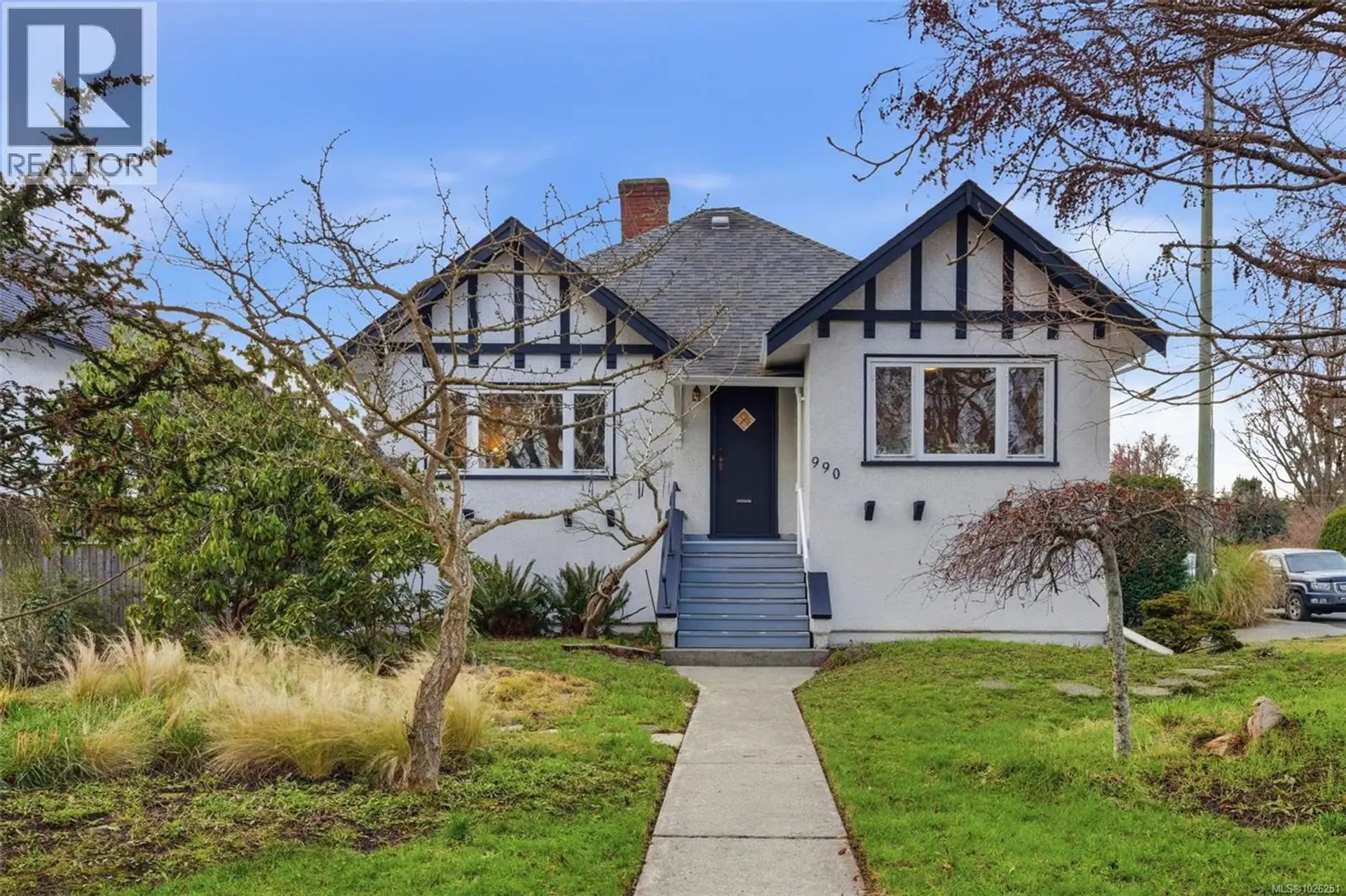 Property at 990 Hampshire Rd, Oak Bay, BC