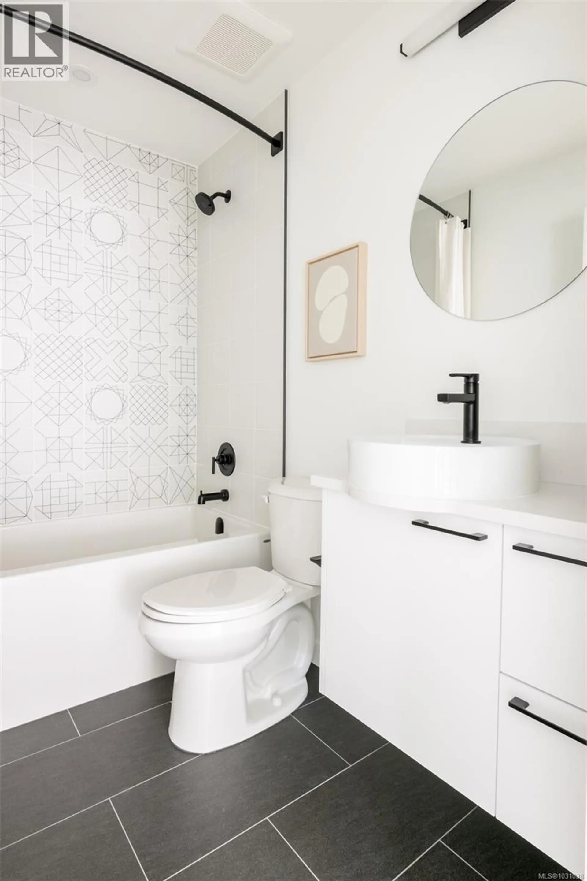 Property at #304 1075 TILLICUM RD, Esquimalt, BC