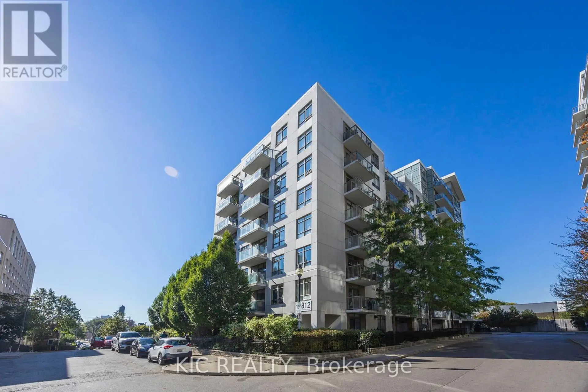 #901 812 LANSDOWNE AVENUE - Image 1
