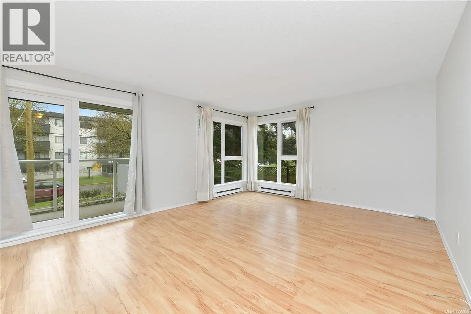 Property at #202 2647 GRAHAM ST, Victoria, BC