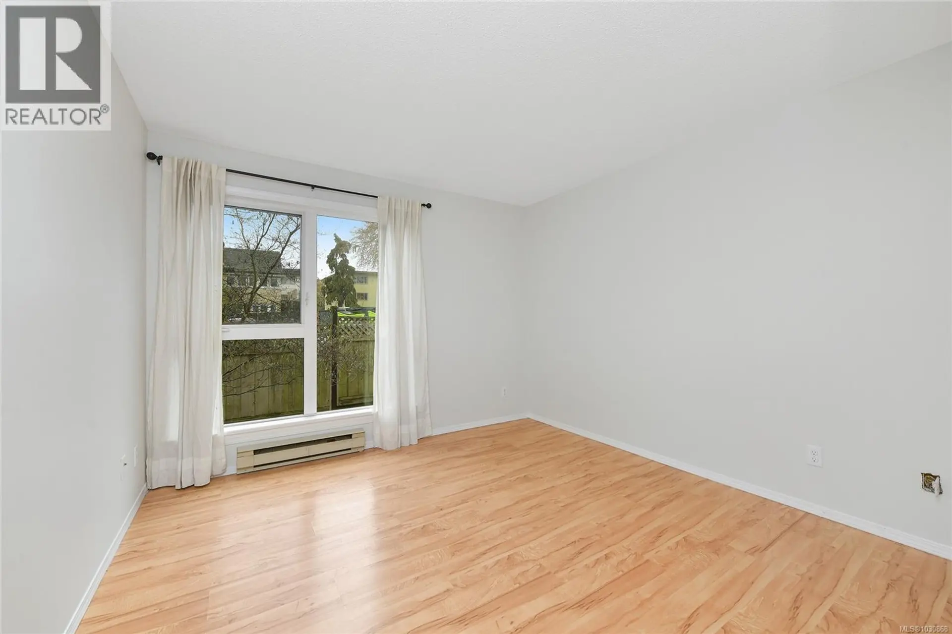 Property at #202 2647 GRAHAM ST, Victoria, BC